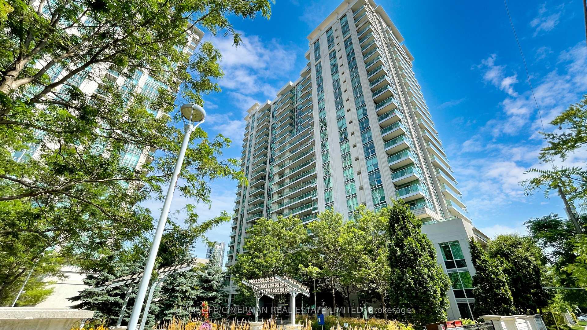 17 Anndale Drive 2301, Toronto C14, ON M2N 2W7