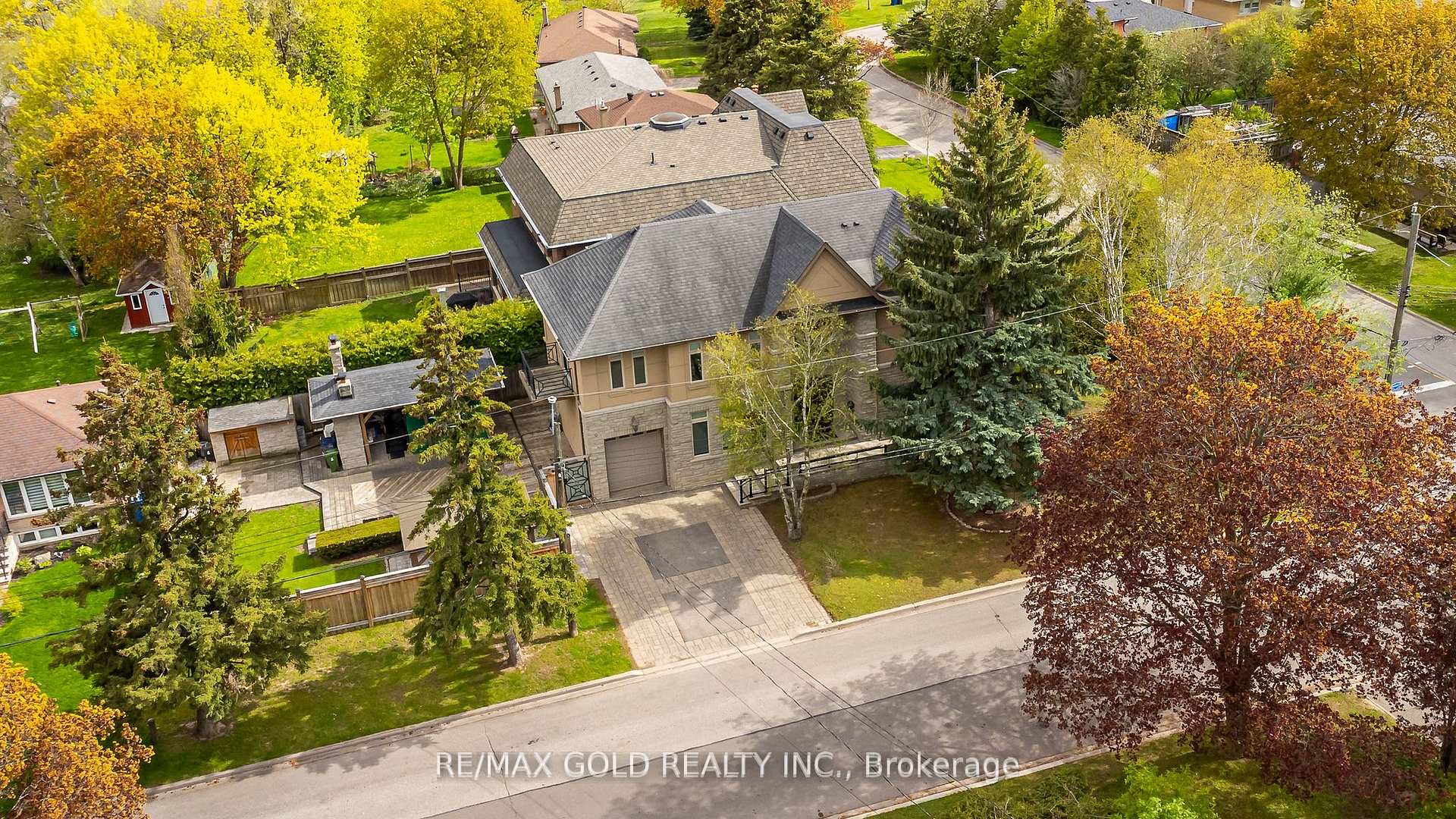 1 Lissom Crescent, Toronto C07, ON M2R 2N9