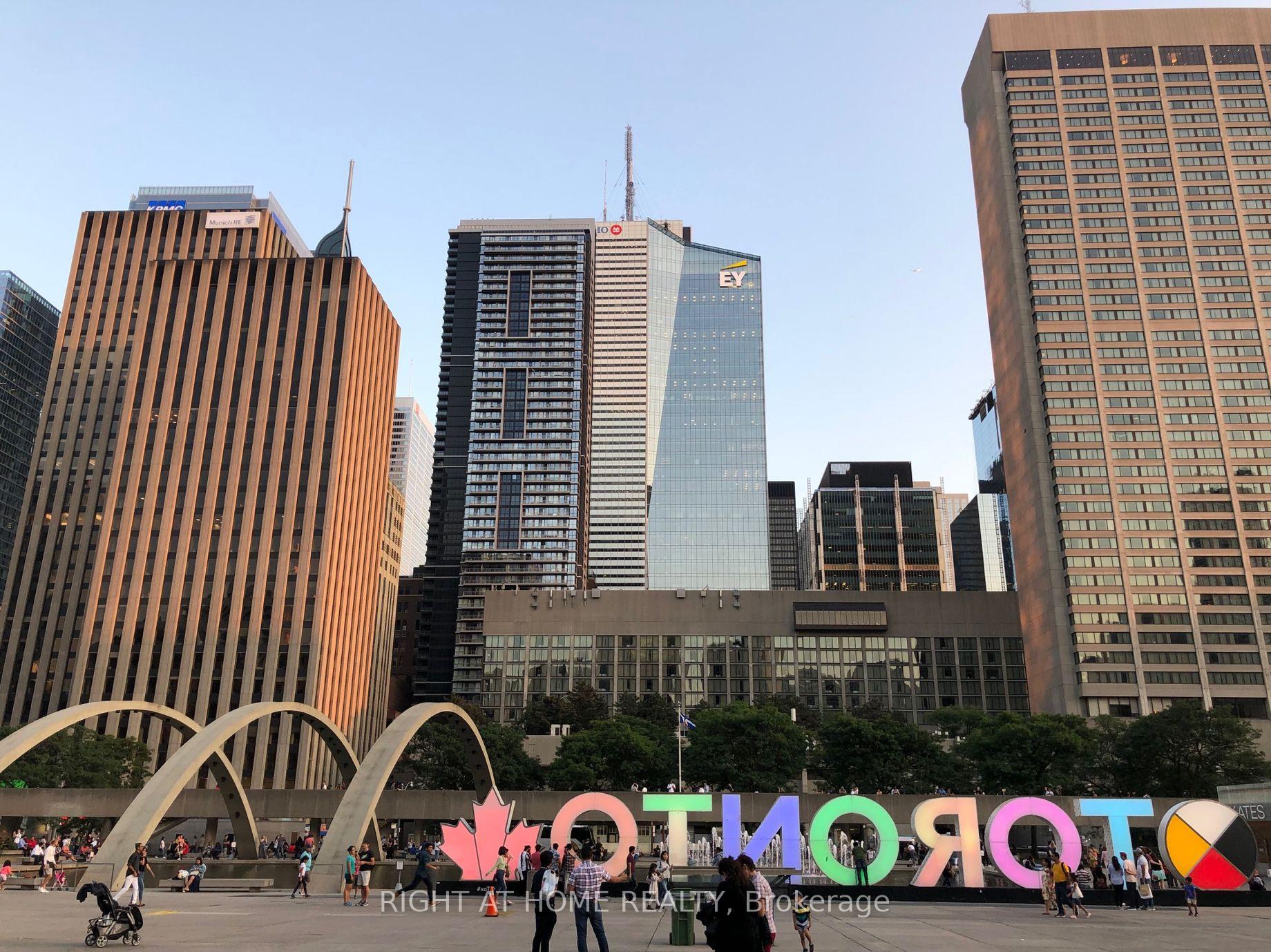 70 Temperance Street 2716, Toronto C01, ON M5H 0B1