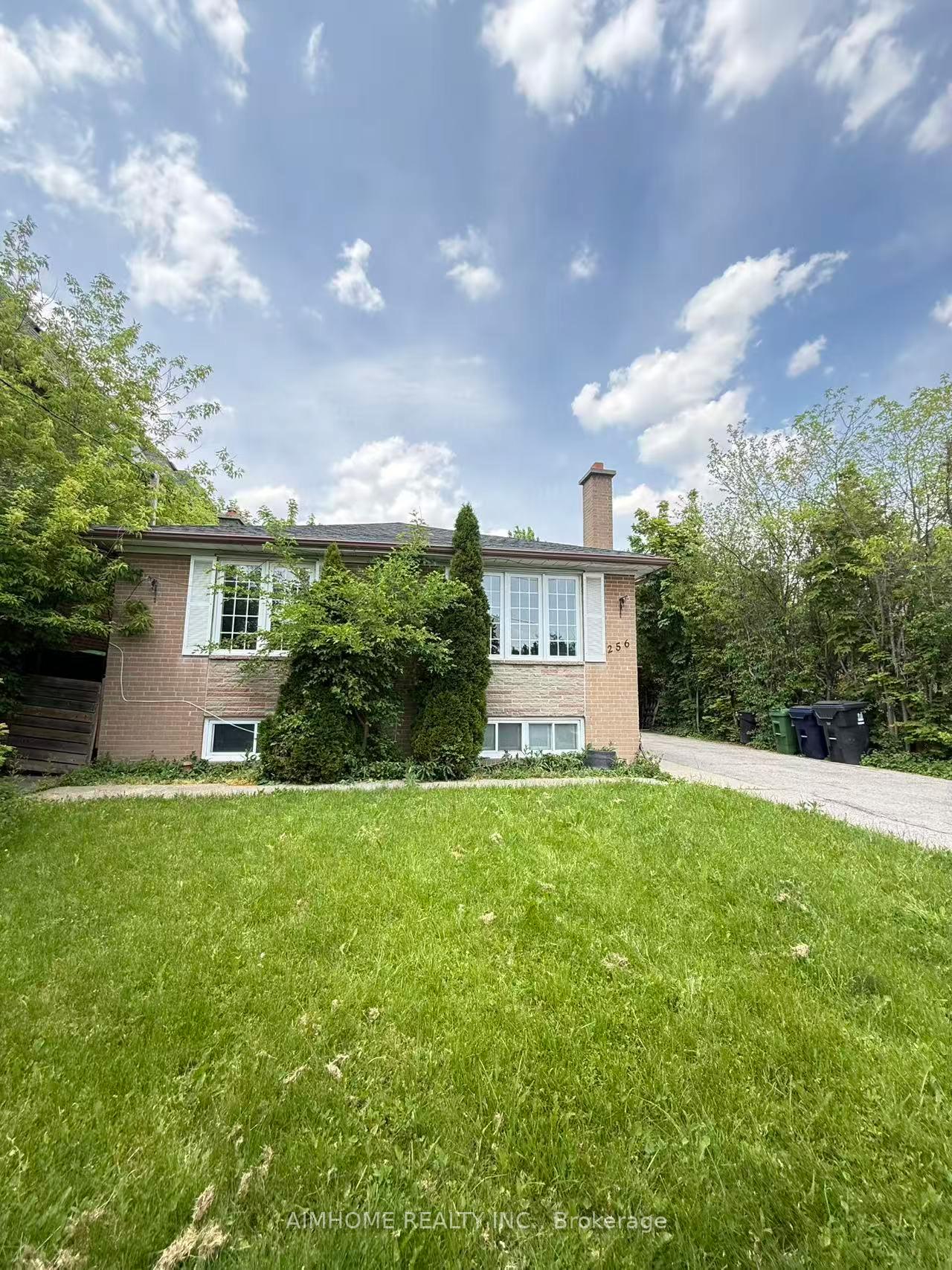 256 Patricia Avenue Main, Toronto C07, ON M2M 1J8