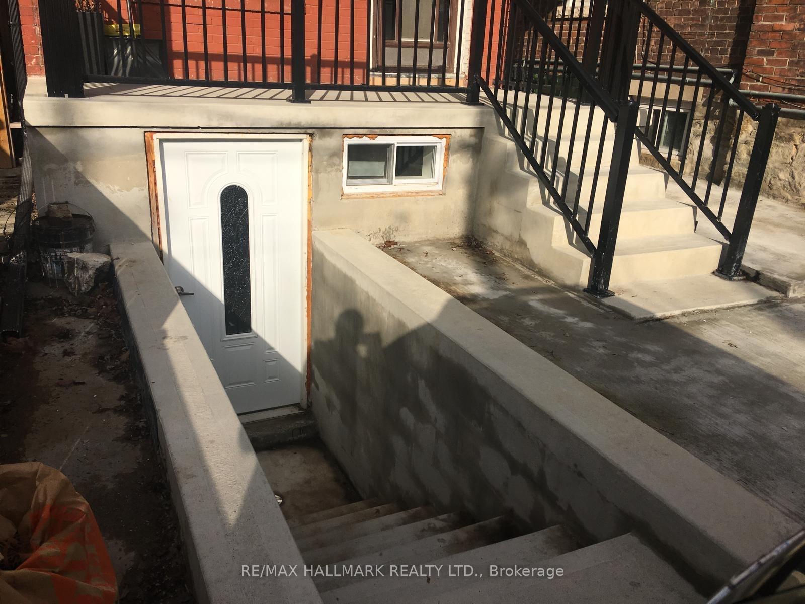 102 Barton Avenue #Basement, Toronto C02, ON M6G 1P6