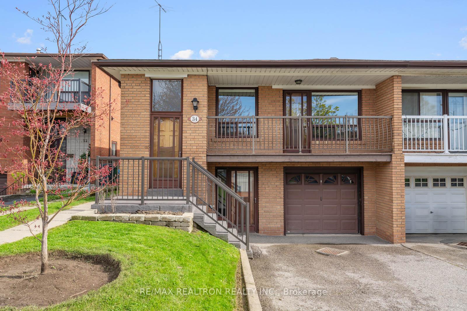 34 Tillplain Road, Toronto C06, ON M3H 5R2