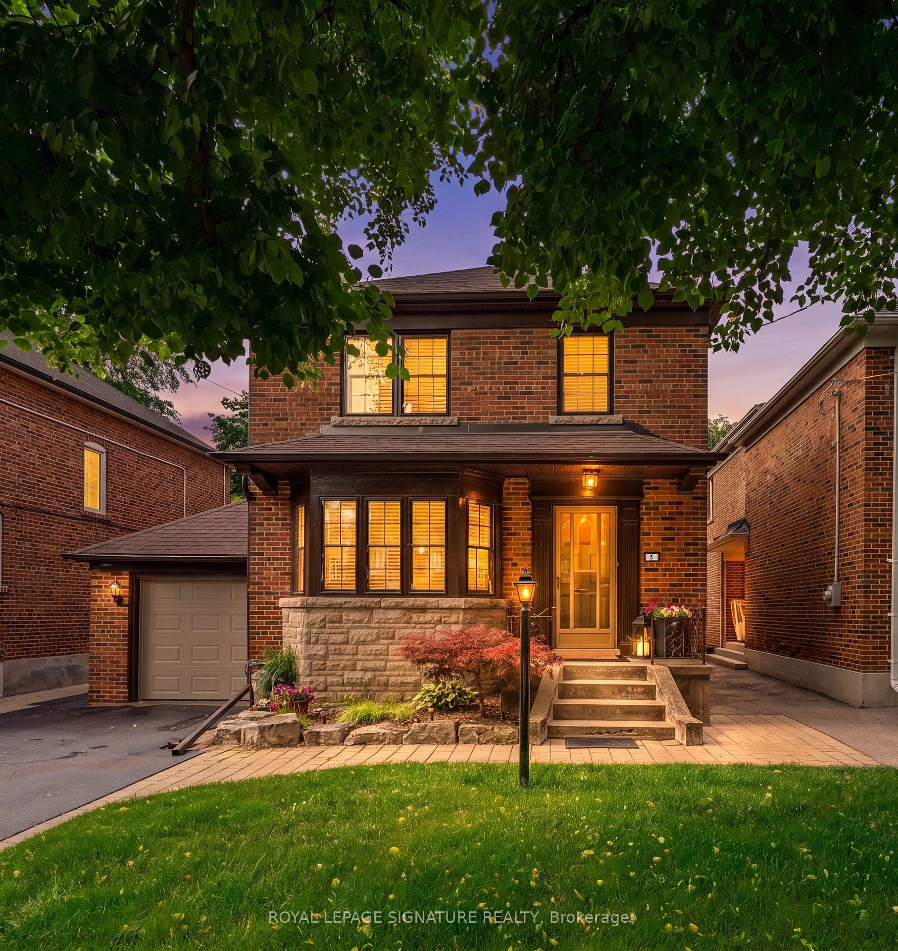 5 Armour Boulevard, Toronto C04, ON M5M 3B9