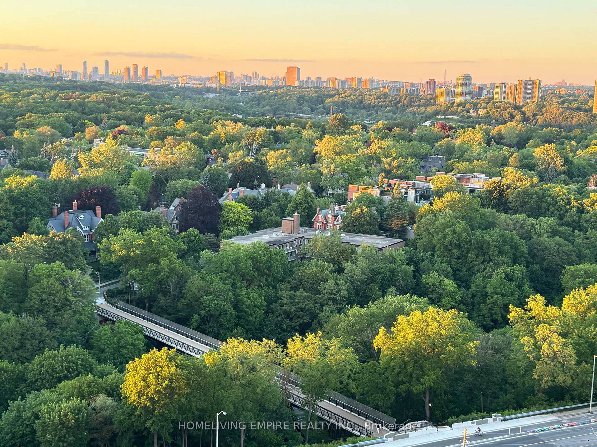 609 Sherbourne Street 2004, Toronto C08, ON M4X 0A4