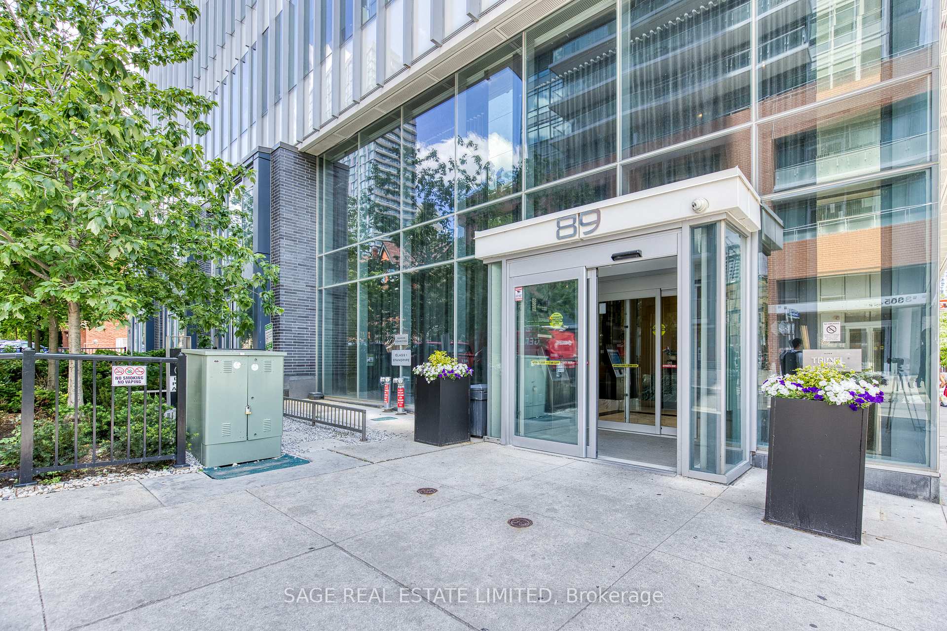 89 McGill Street 1001, Toronto C08, ON M5B 0B1