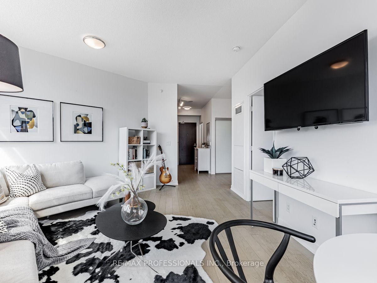 120 Bayview Avenue N303, Toronto C08, ON M5A 0G4