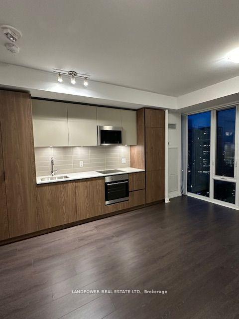 8 Widmer Street W 3315, Toronto C01, ON M5V 0W6