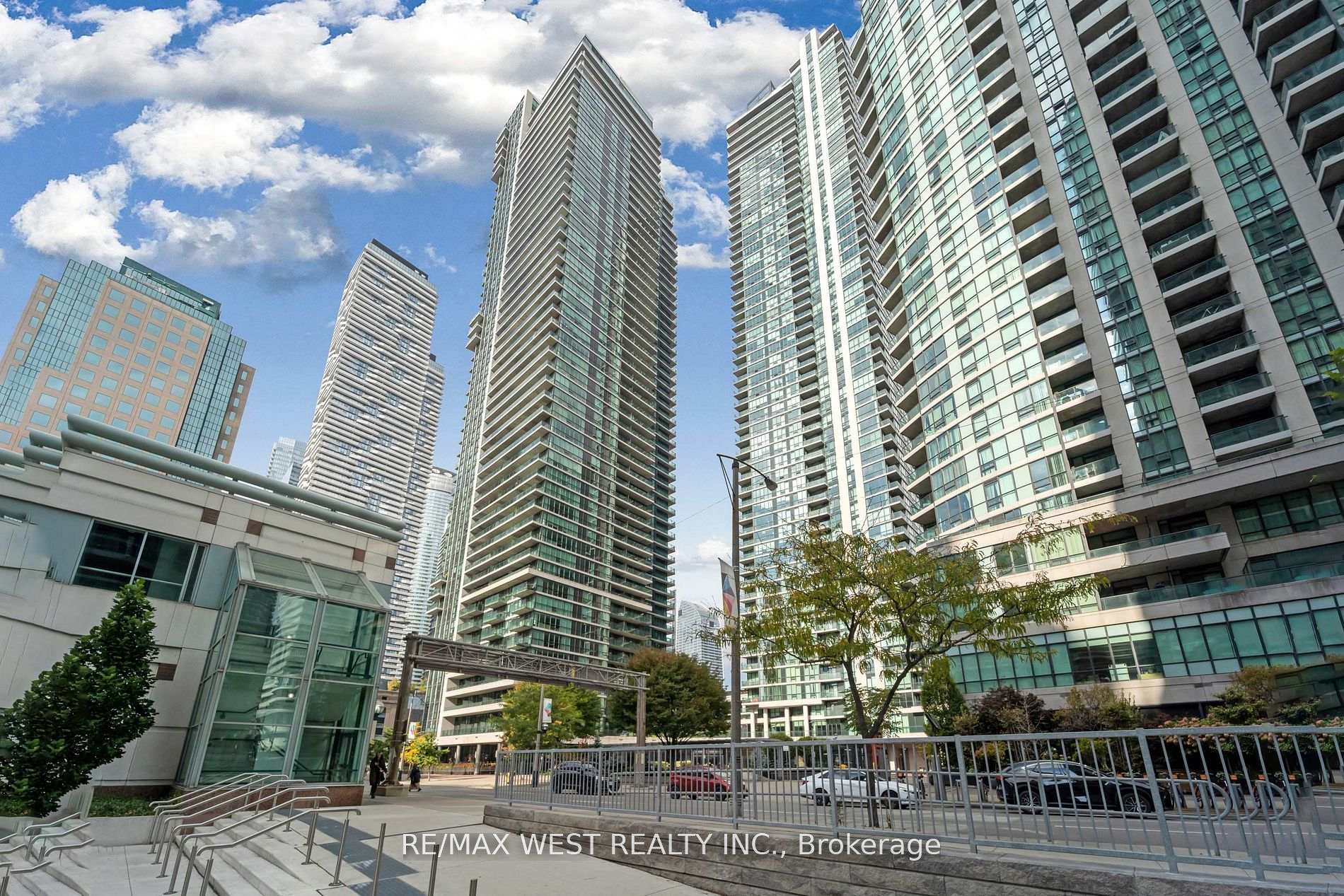 33 Bay Street 2305, Toronto C01, ON M5J 2Z3
