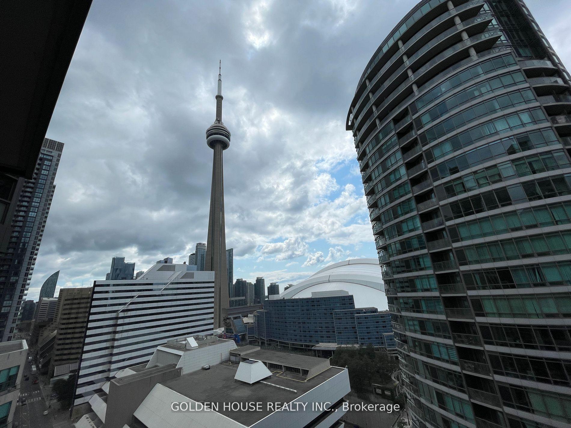 20 Blue Jays Way 2016, Toronto C01, ON M5V 3W6