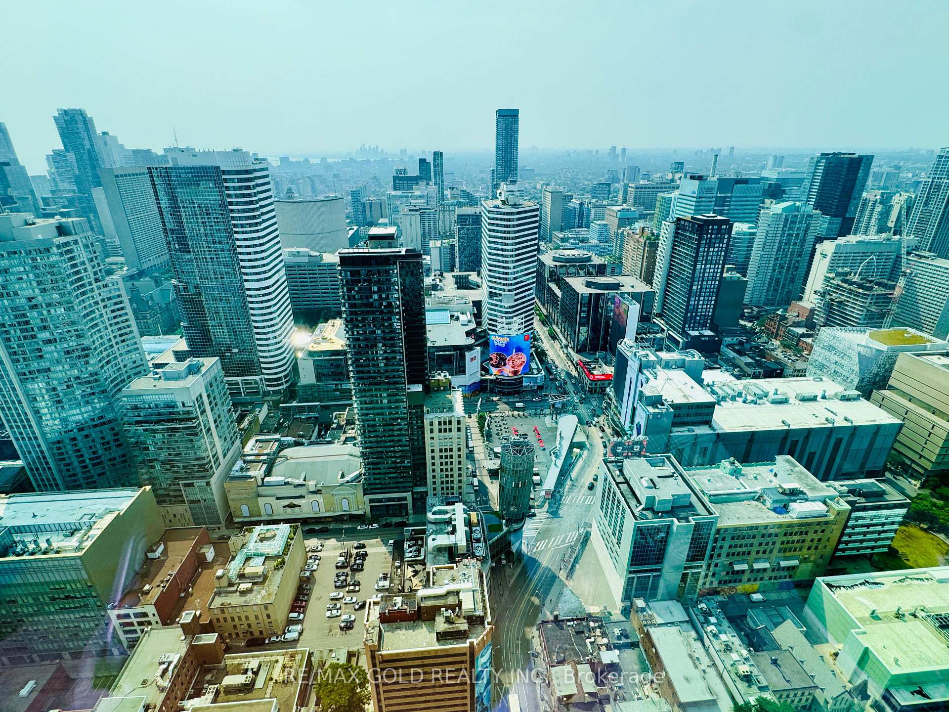 252 Church Street LPH03 (58th Floor), Toronto C08, ON M5B 0E6