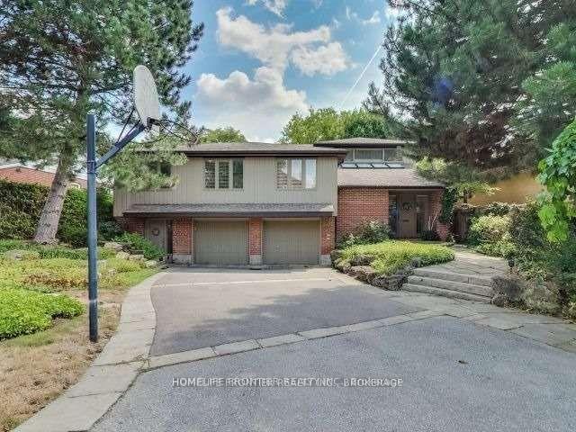 201 Lord Seaton Road, Toronto C12, ON M2P 1L1