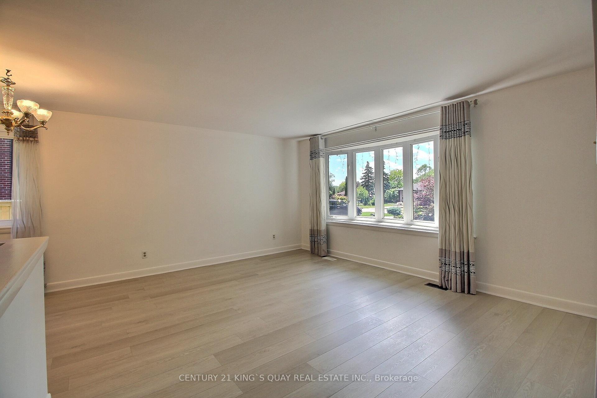 29 Tangmere Road, Toronto C13, ON M3B 2N2