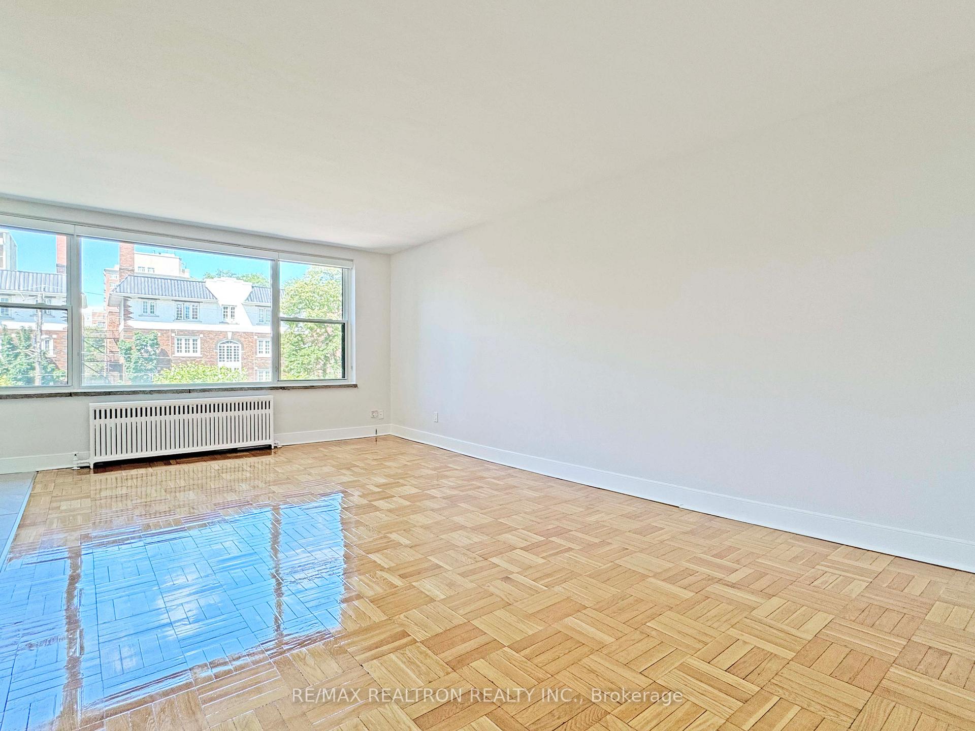 1545 Bathurst Street 204, Toronto C03, ON M5P 3H6