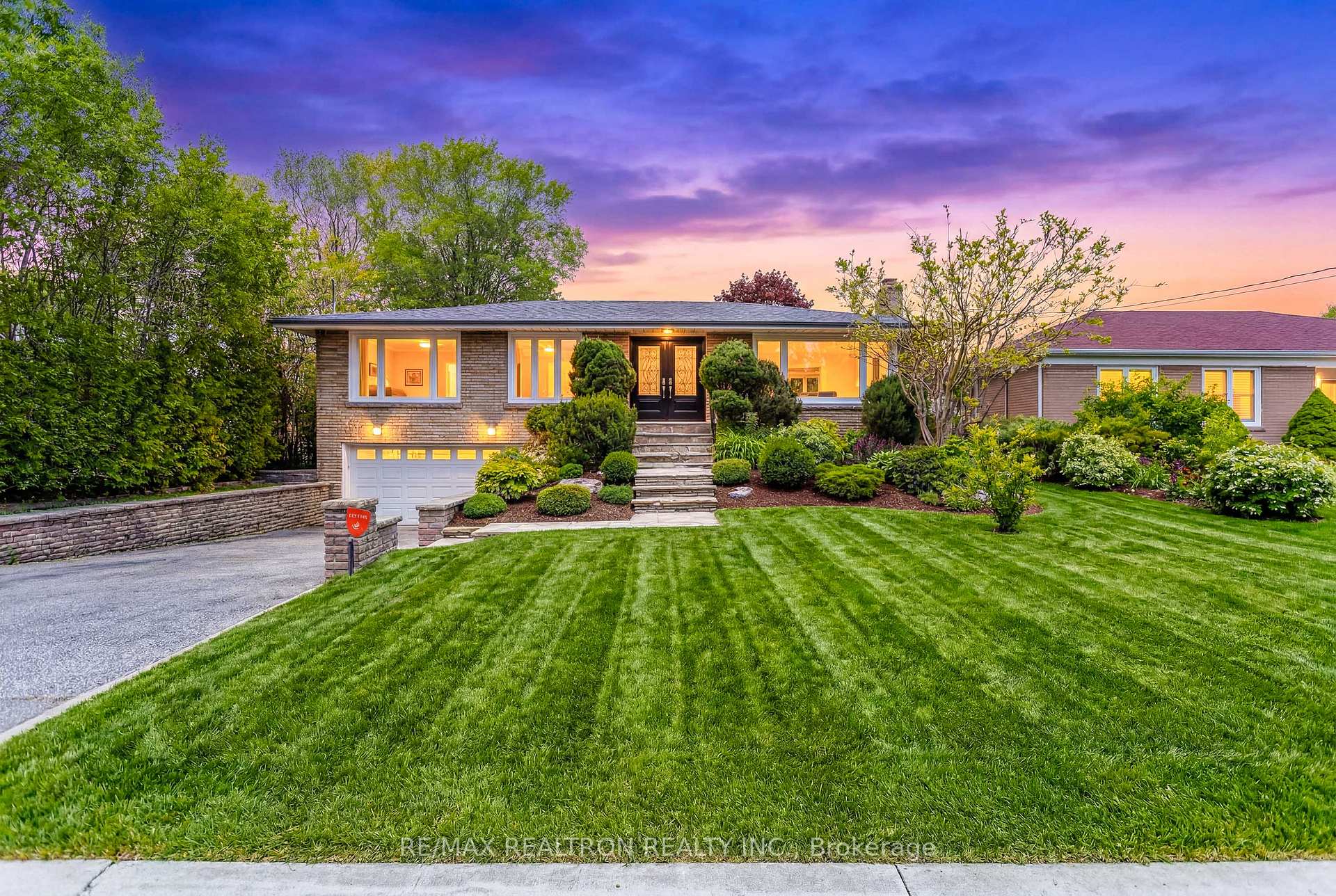 104 Waterloo Avenue, Toronto C06, ON M3H 3Y5