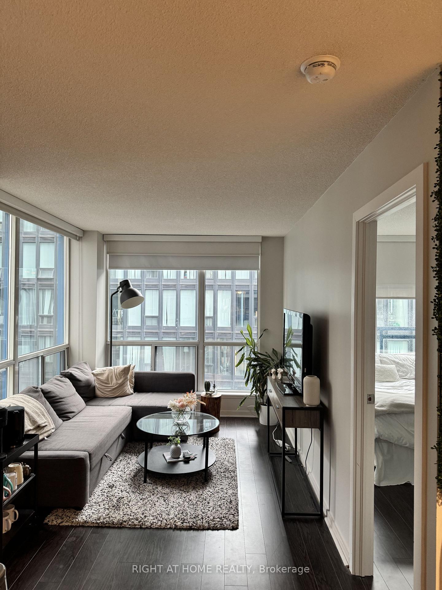 75 Dalhousie Street 1013, Toronto C08, ON M5B 2R2