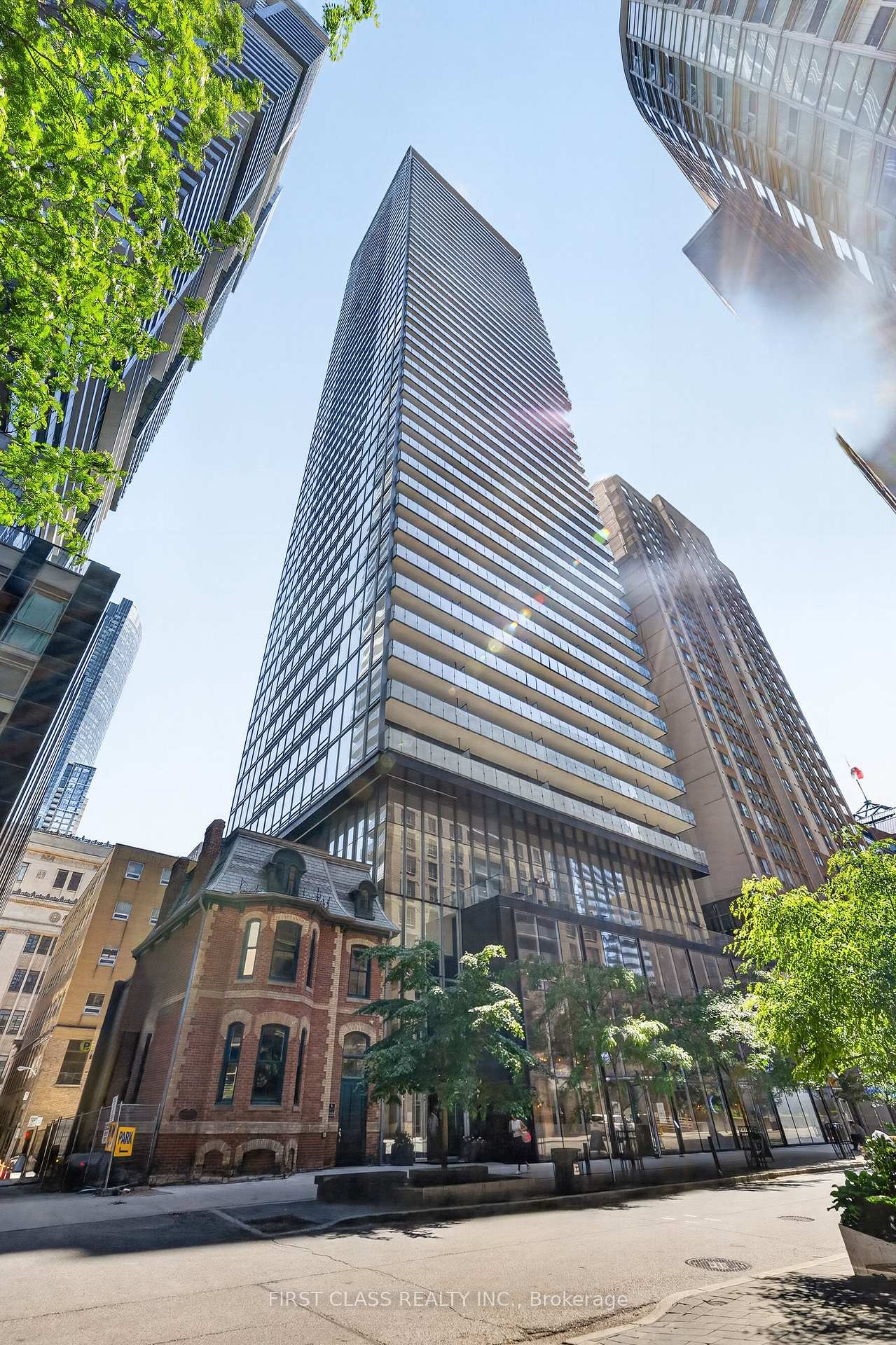 15 Grenville Street 2902, Toronto C01, ON M4Y 1A1