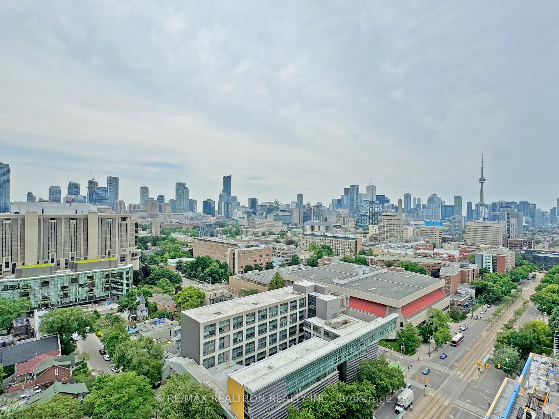 666 Spadina Avenue 2107, Toronto C01, ON M5S 2H8