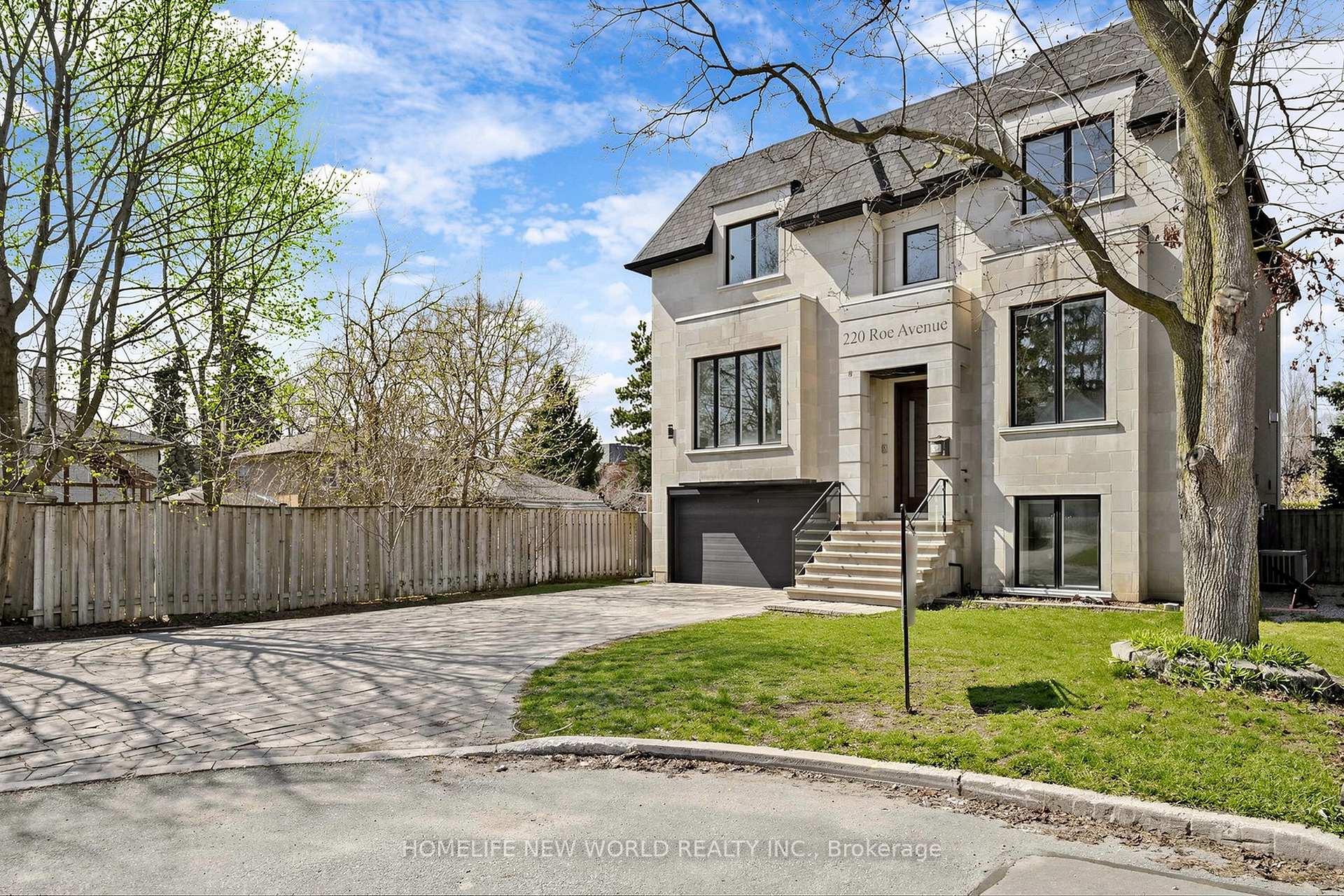220 Roe Avenue, Toronto C04, ON M5M 2J4