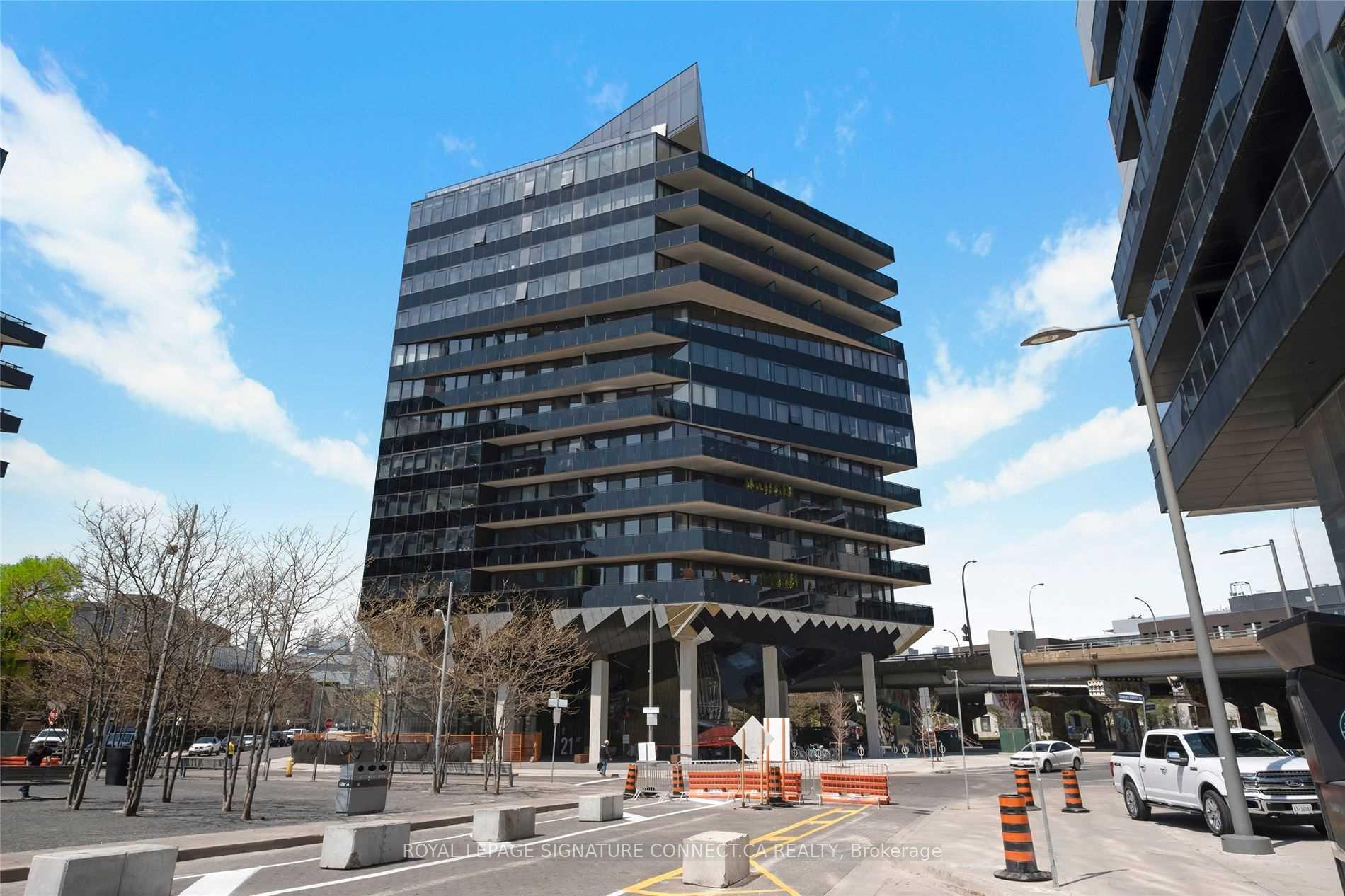 21 Lawren Harris Square 910, Toronto C08, ON M5A 0T4