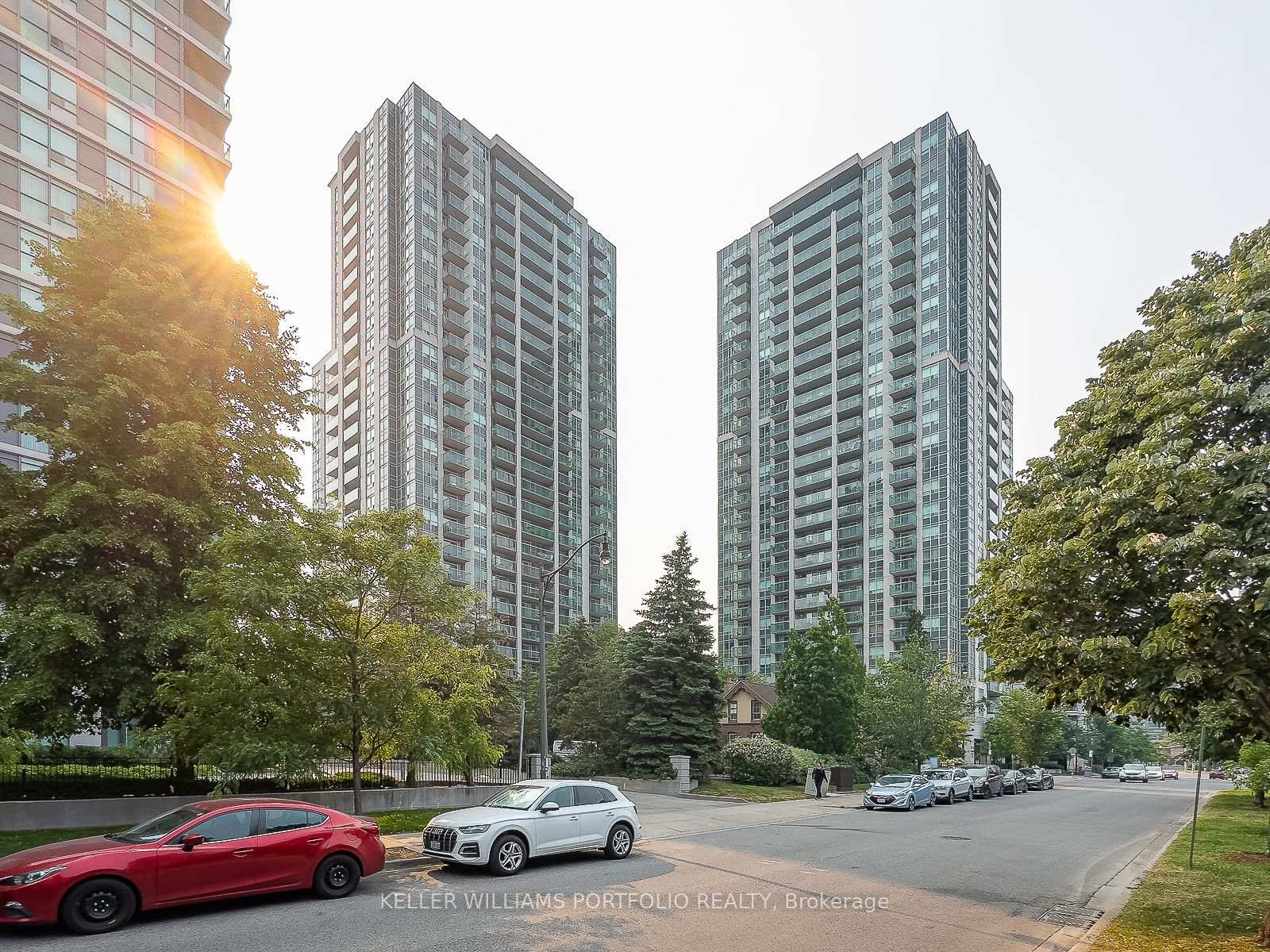 16 Harrison Garden Boulevard 312, Toronto C14, ON M2N 7J6