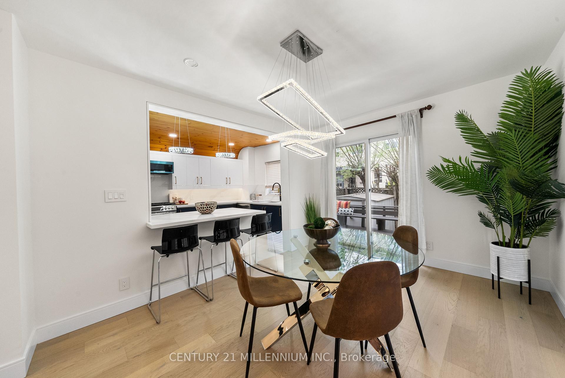 134 Helendale Avenue, Toronto C03, ON M4R 1C7