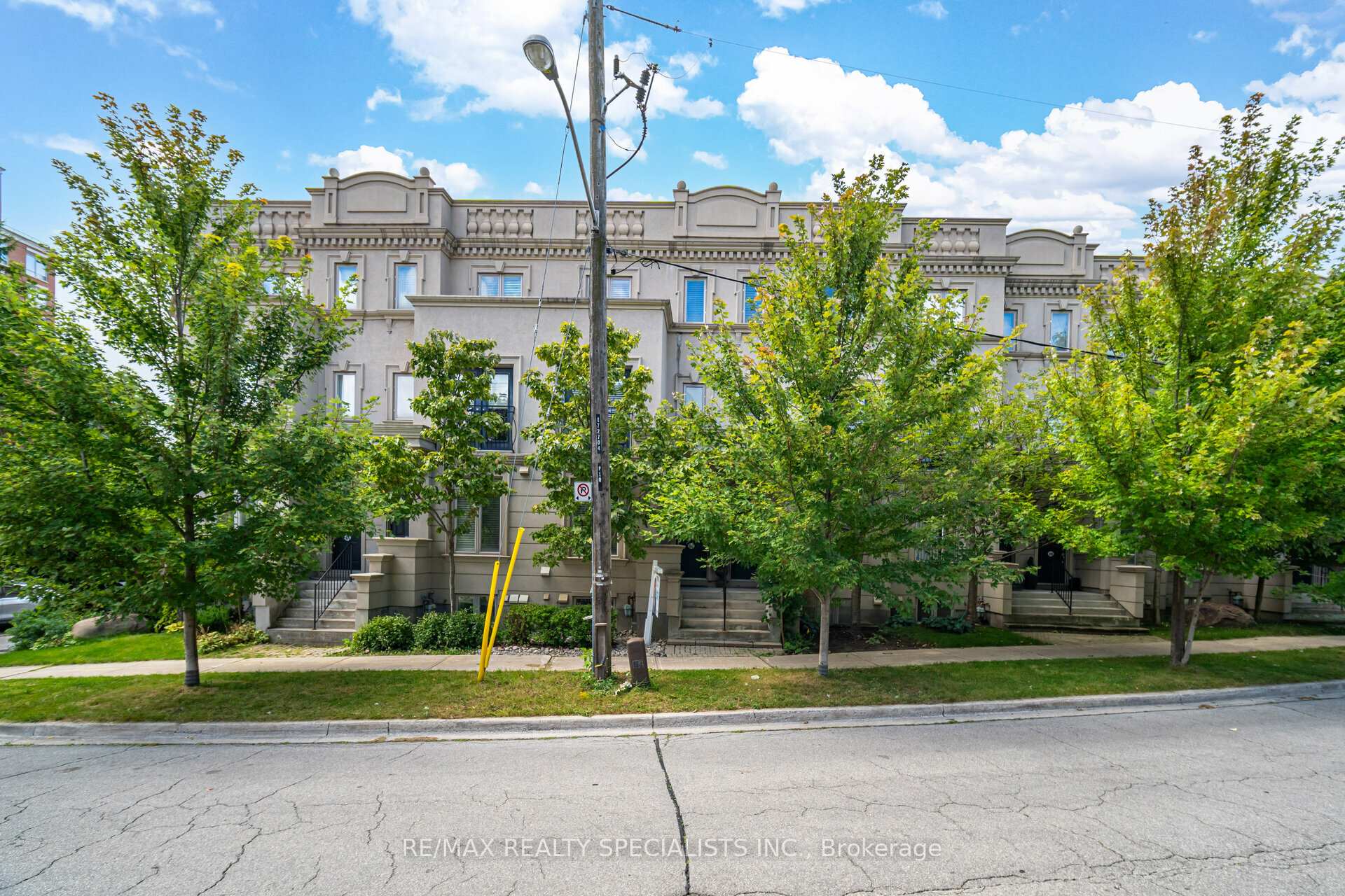 8C Clairtrell Road, Toronto C14, ON M2N 5J6