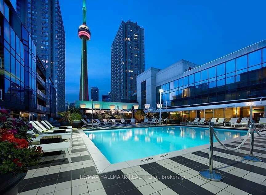 251 Queens Quay W 404, Toronto C01, ON M5J 2N6