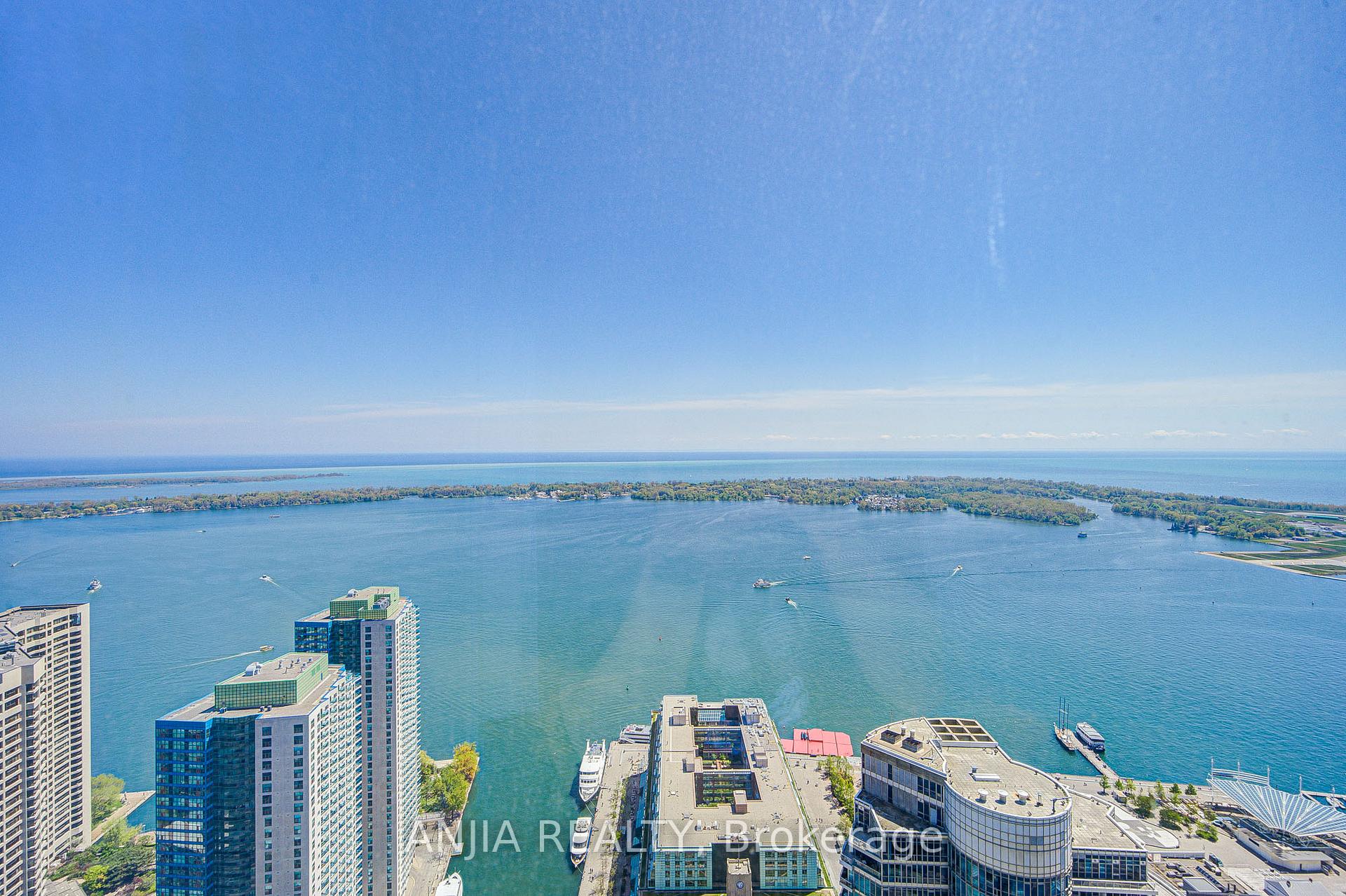 10 York Street 5608, Toronto C01, ON M5J 0E1