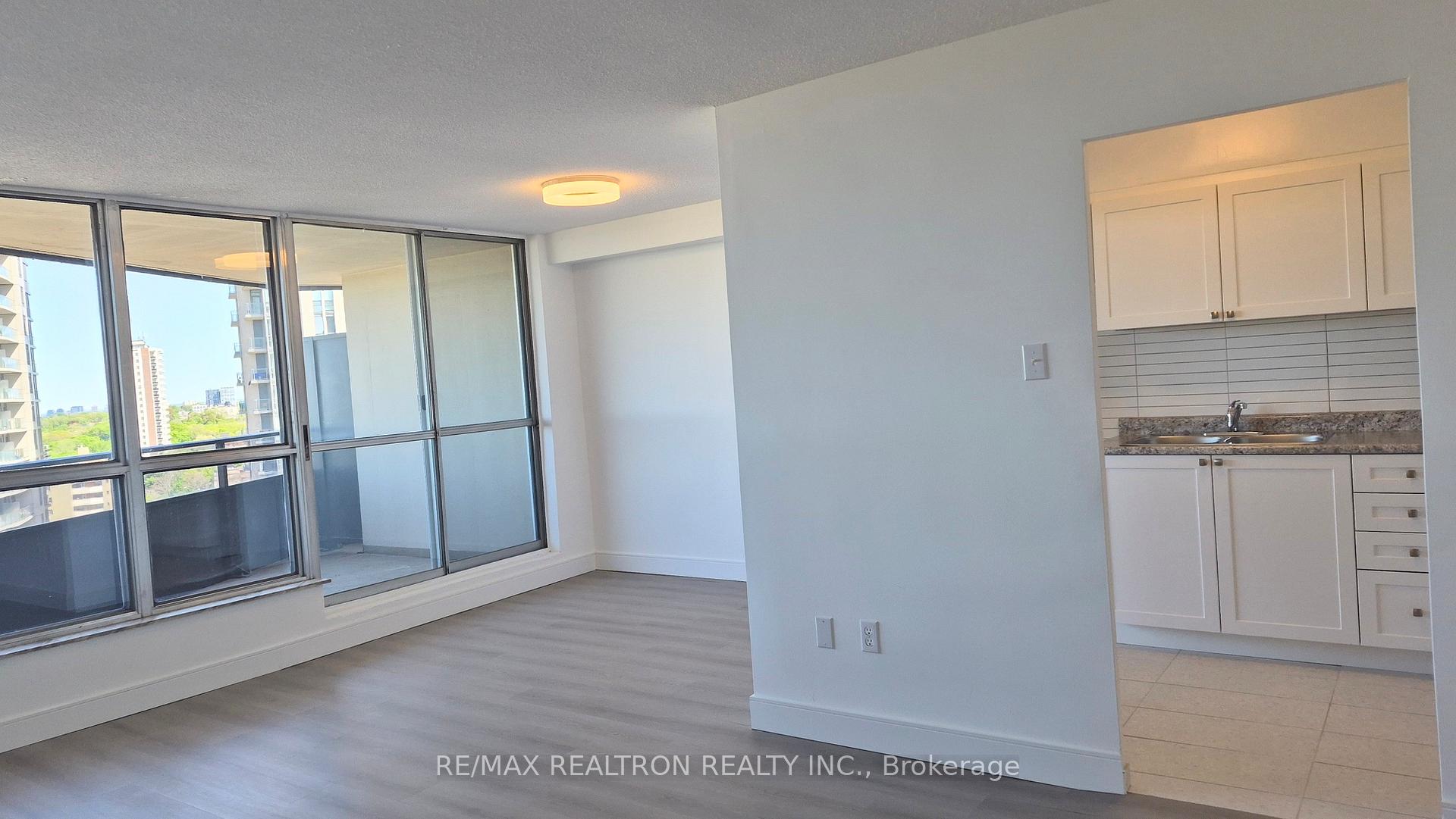 21 Vaughan Road 1606, Toronto C02, ON M6G 2N2
