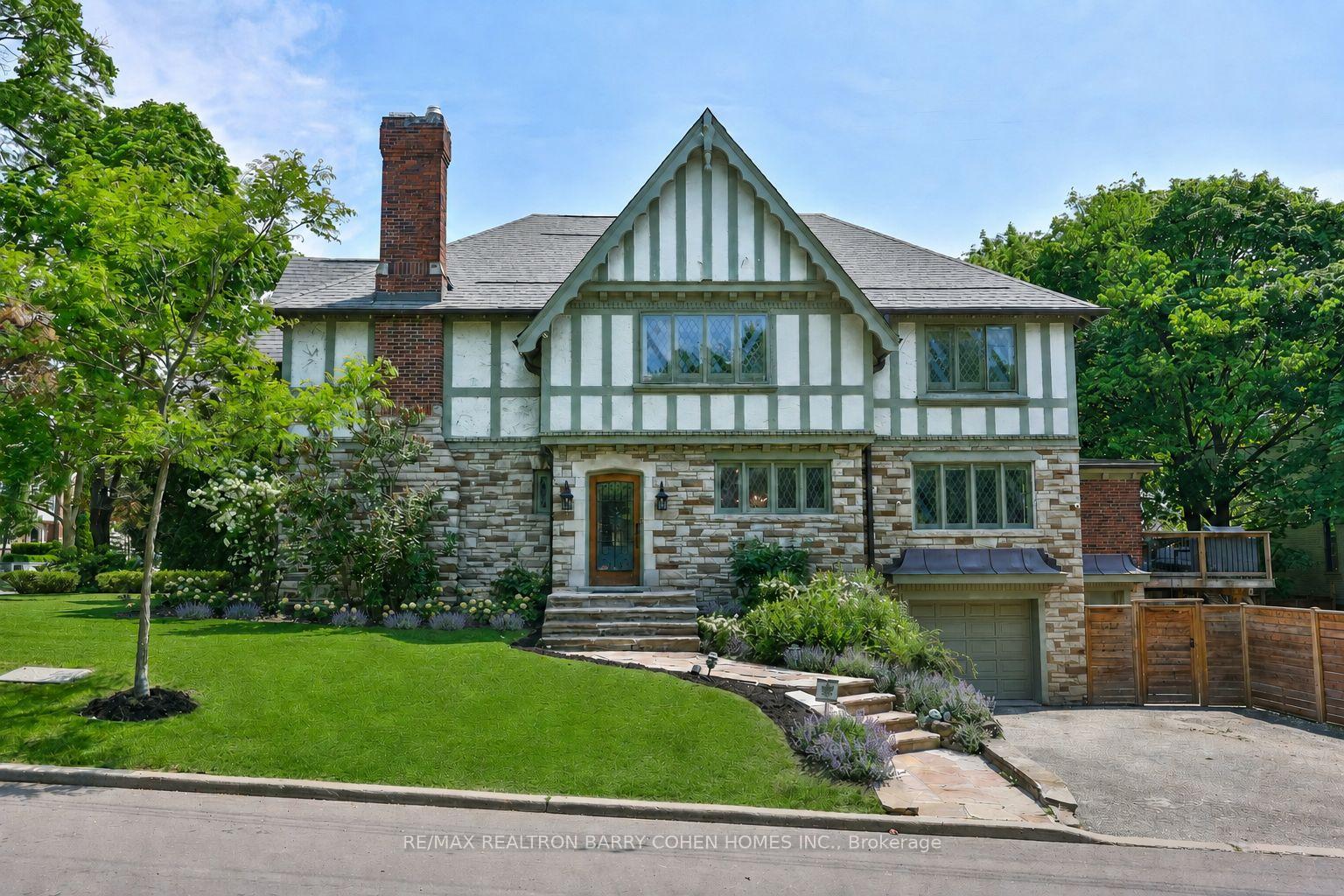 39 Ava Road, Toronto C03, ON M5P 1Y5