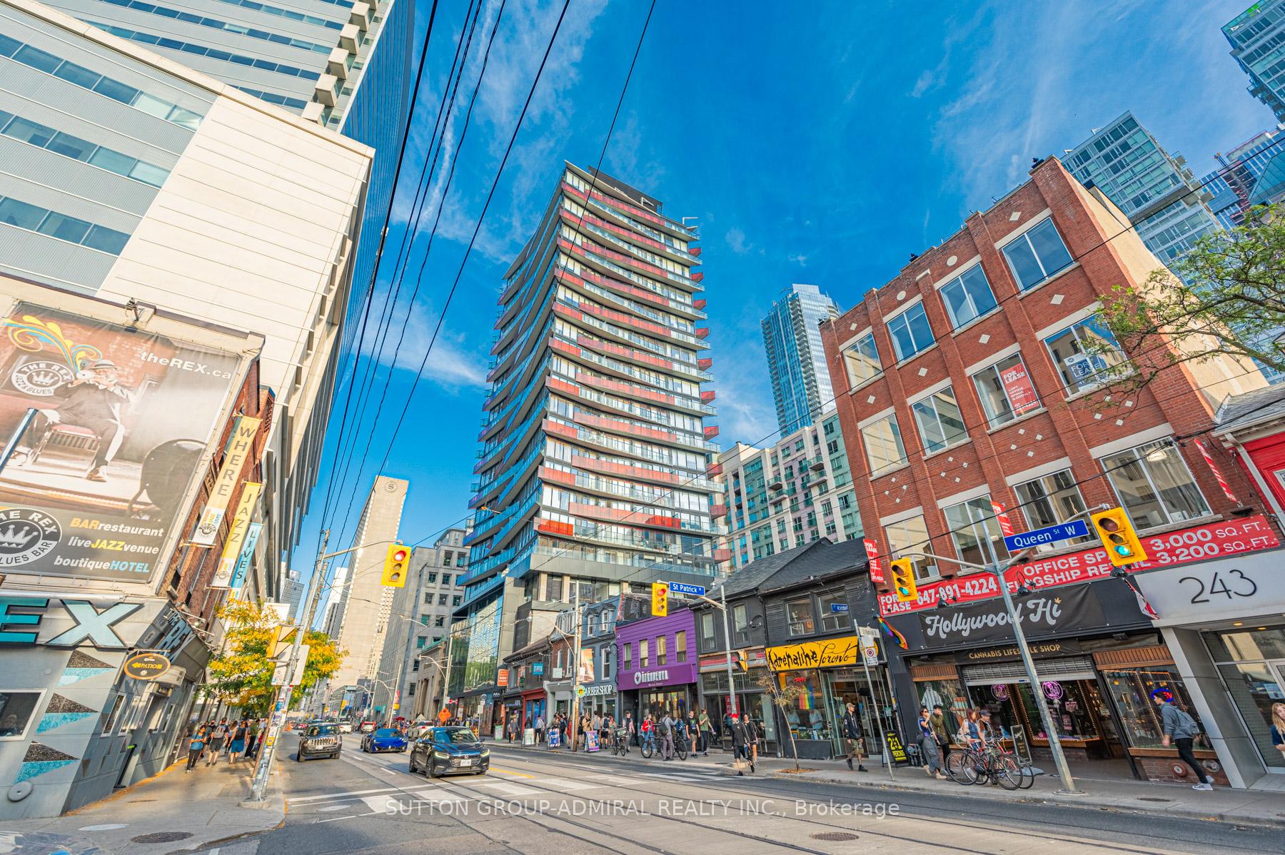 215 Queen Street W 1802, Toronto C01, ON M5V 0P5