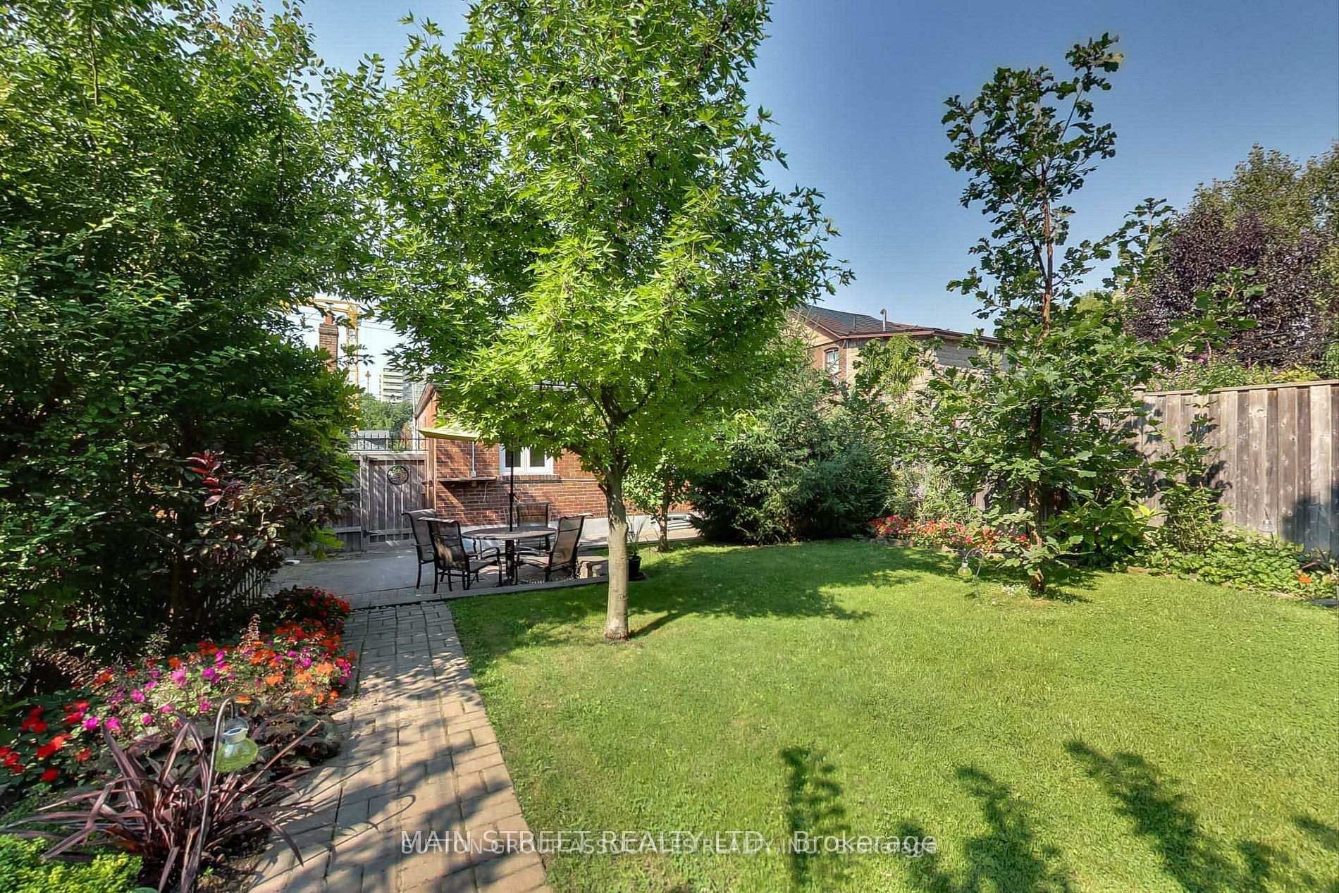 595 Northcliffe Boulevard, Toronto C03, ON M6E 3L6