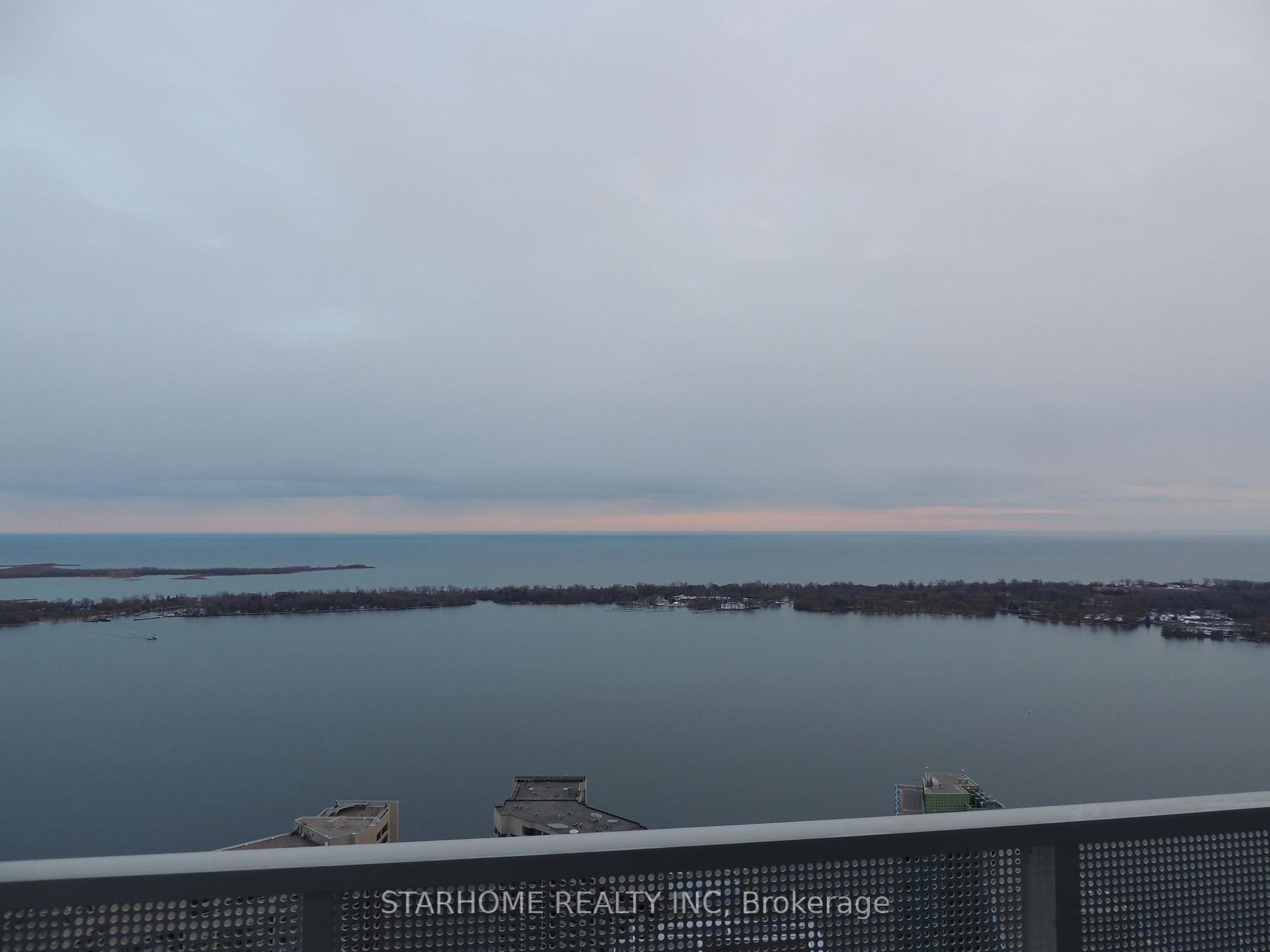 100 Harbour Street 6307, Toronto C01, ON M5J 0B5