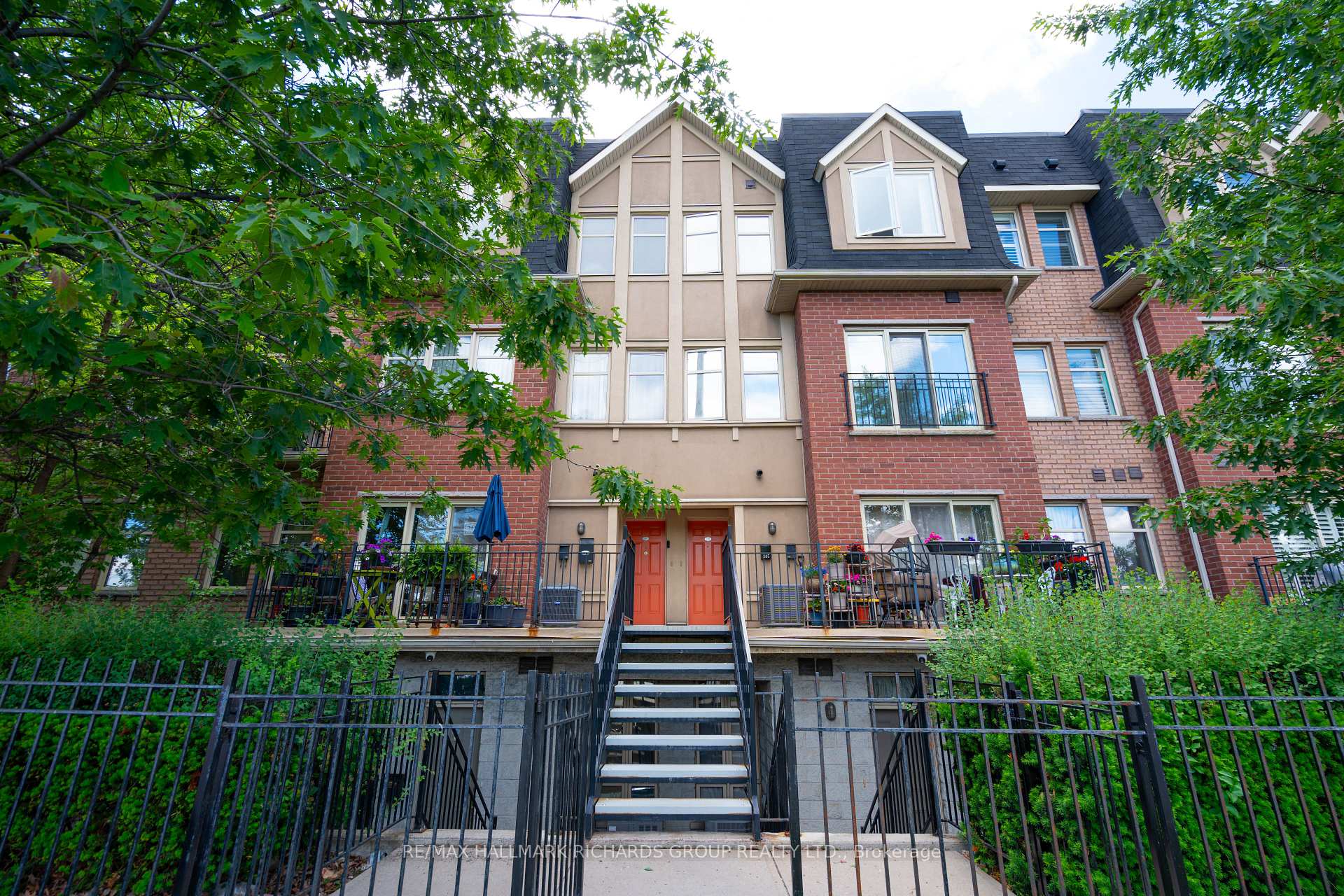 1496 Victoria Park Avenue 245, Toronto C13, ON M4A 2M6