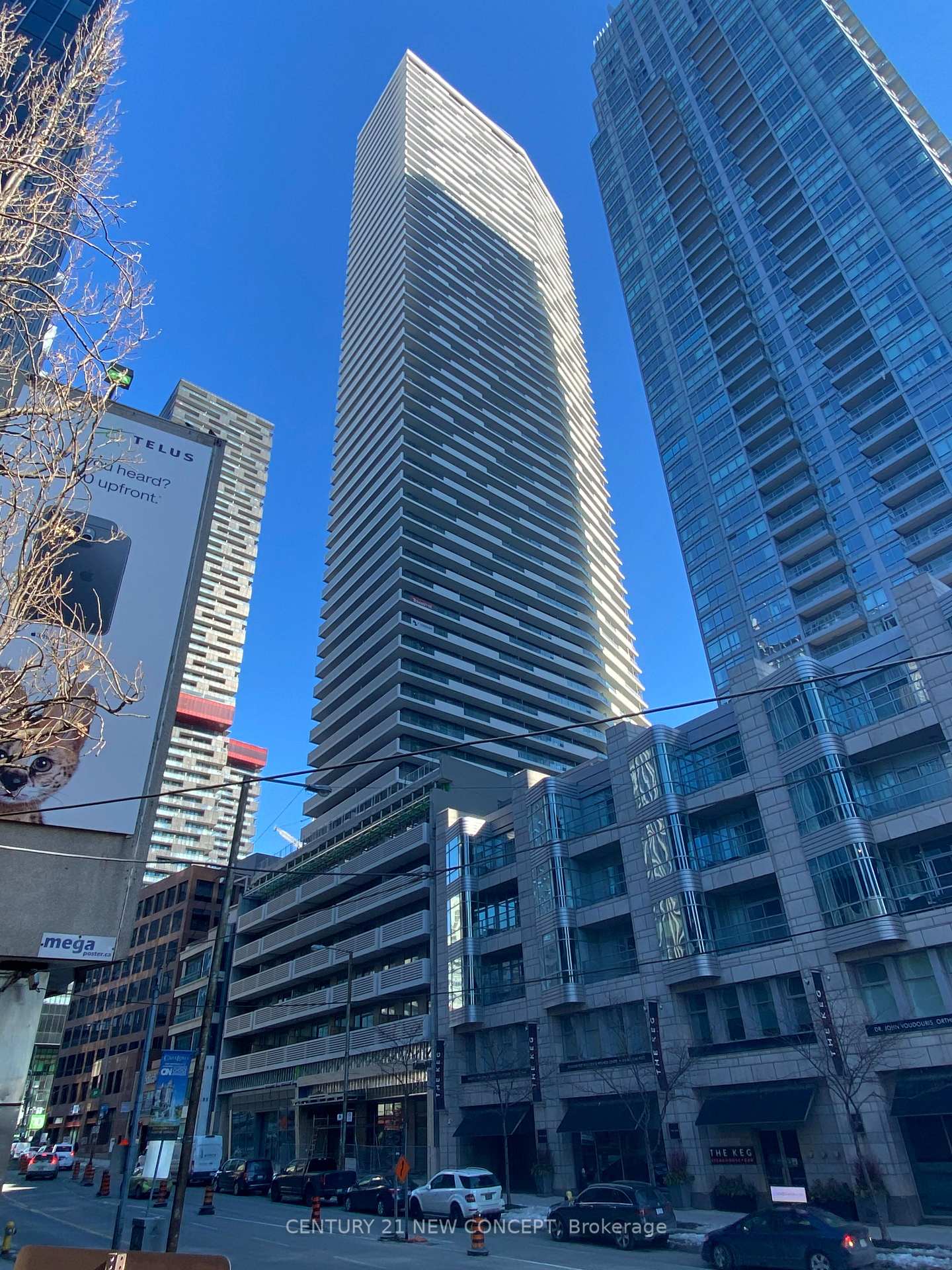 2221 Yonge Street 5006, Toronto C10, ON M4S 2B4