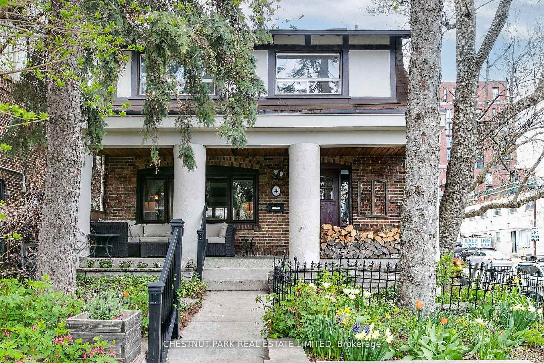 4 Biggar Avenue, Toronto C02, ON M6H 2N4