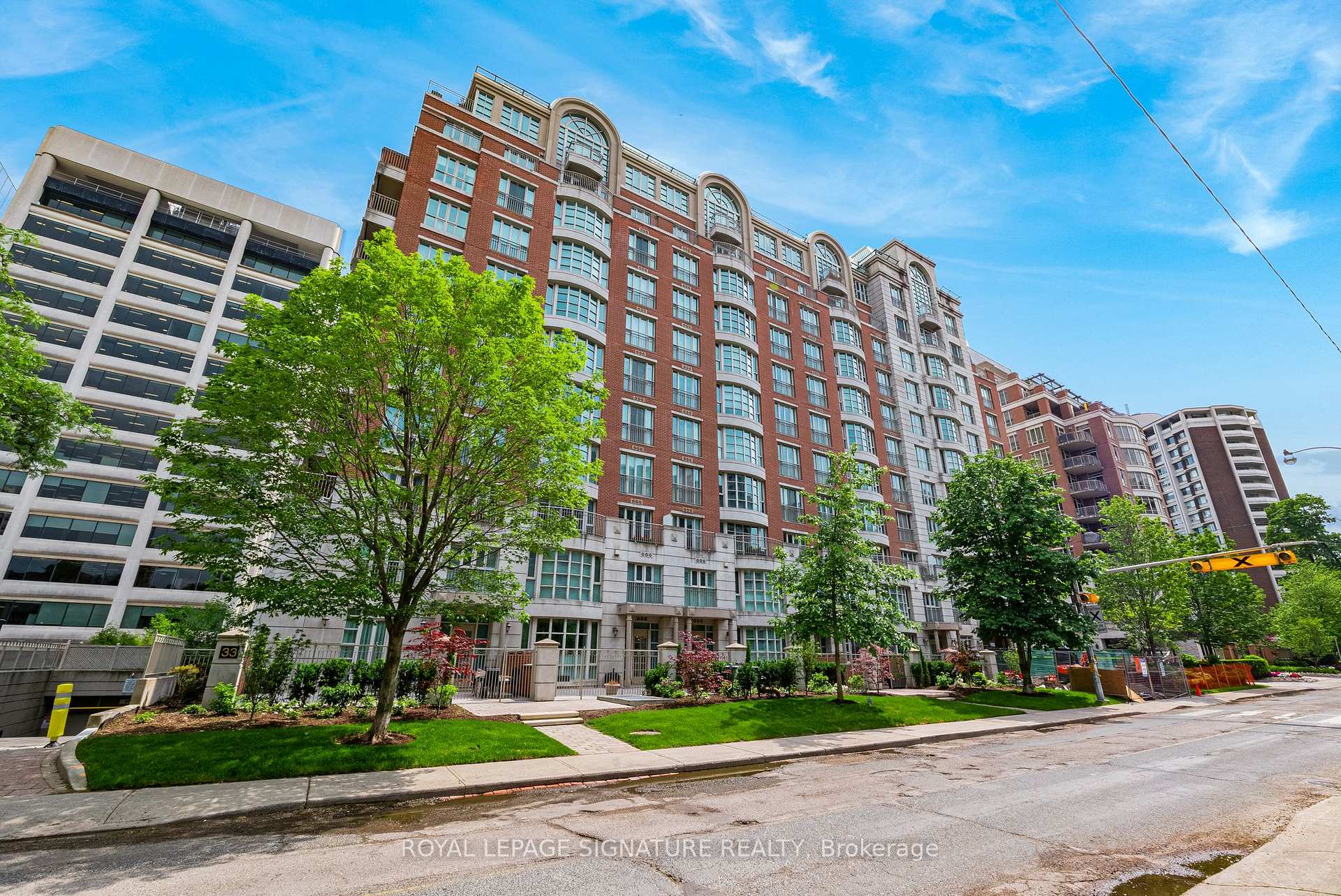 33 Delisle Avenue 1004, Toronto C02, ON M4V 3C7