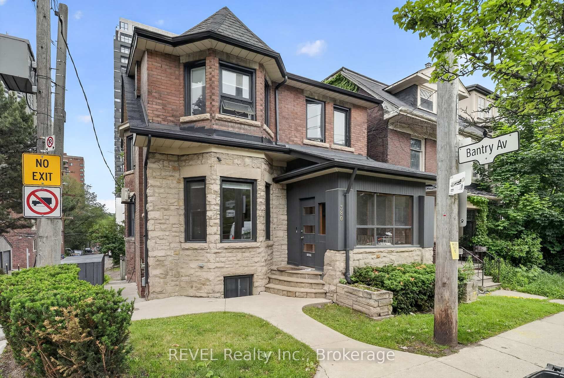 380 Spadina Road, Toronto C03, ON M5P 2V9