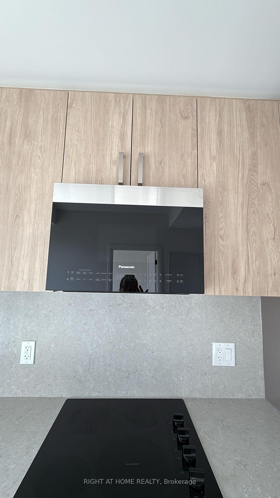 280 Dundas Street W 1706, Toronto C01, ON M5T 1V4