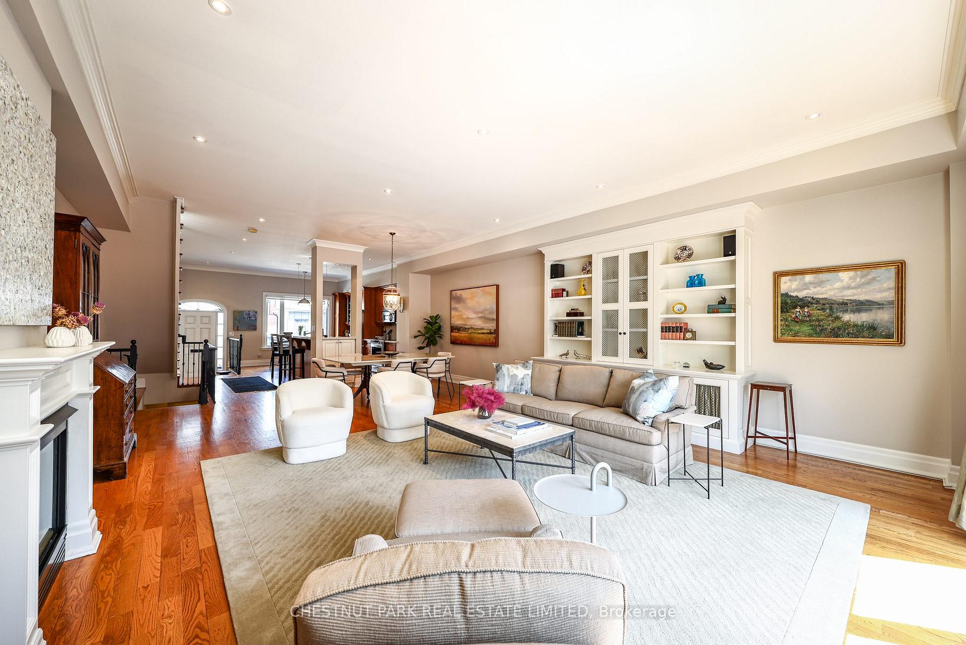2c Tacoma Avenue, Toronto C09, ON M4T 2B2