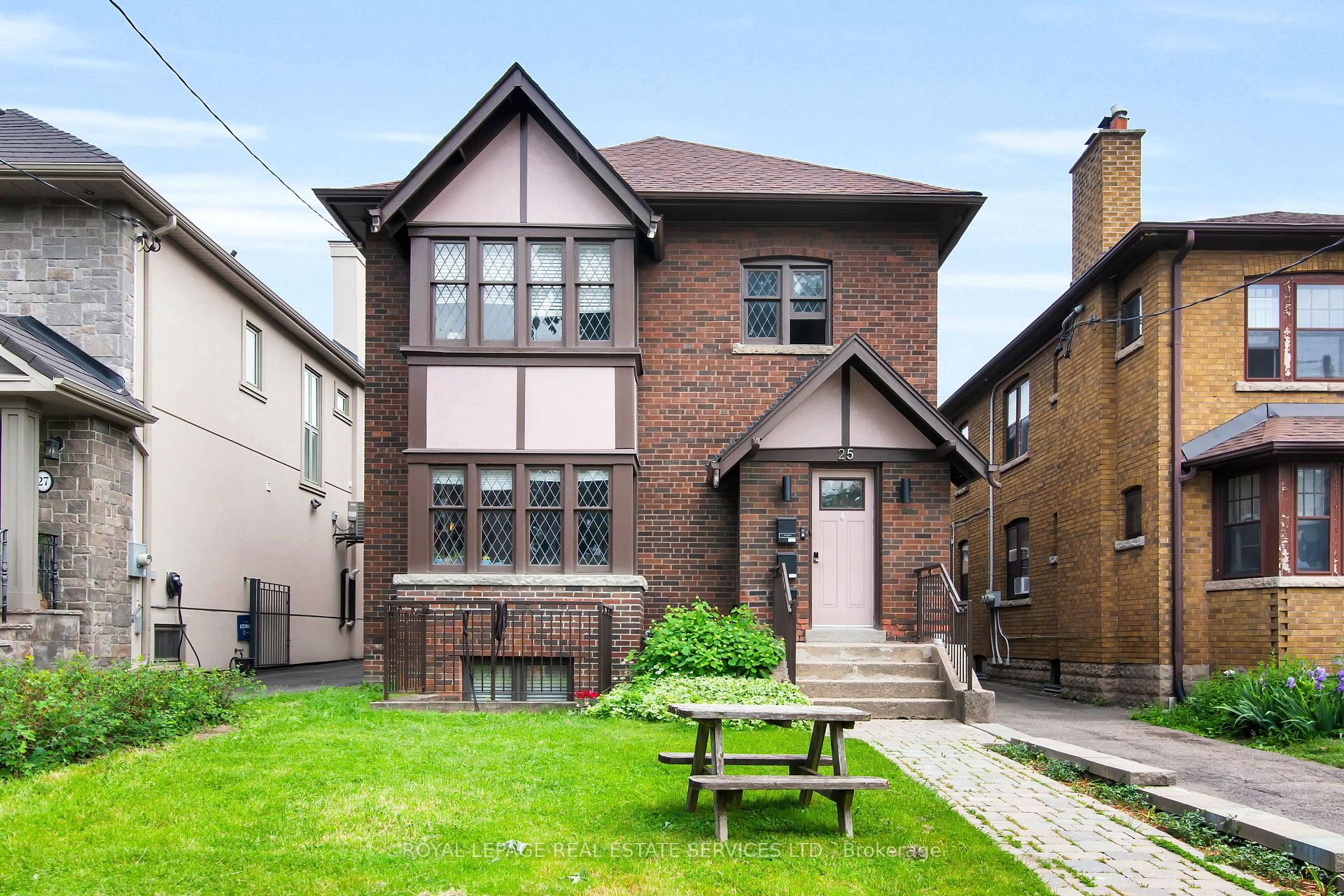 25 Braemar Avenue Main, Toronto C03, ON M5P 2L1