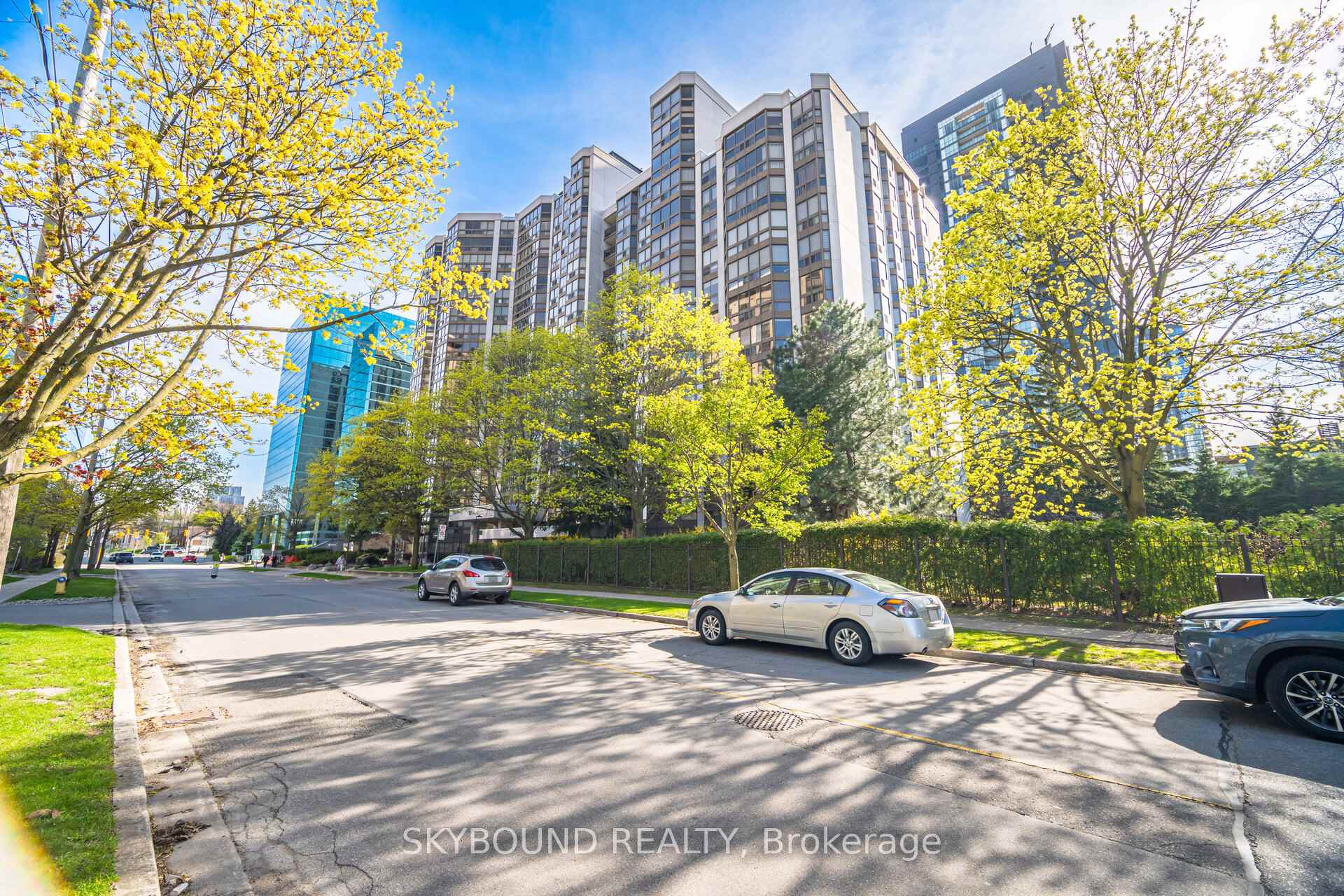 10 Kenneth Avenue 511, Toronto C14, ON M2N 6K6