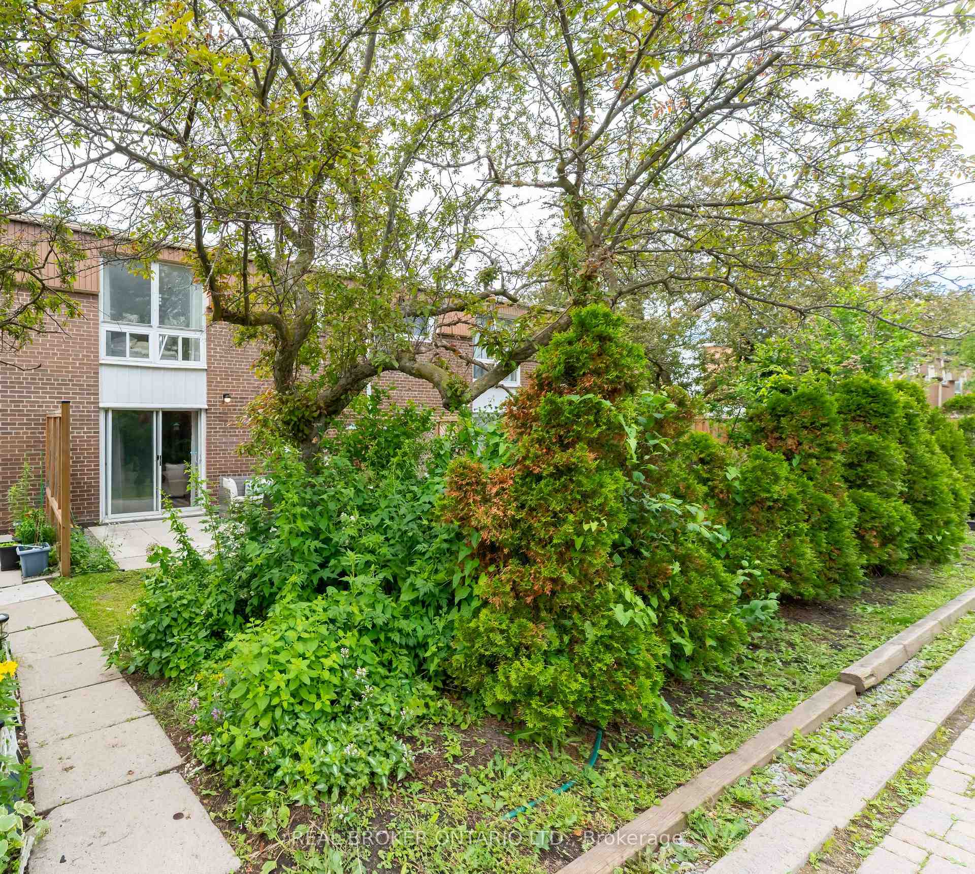 10 Leith Hill Road 15, Toronto C15, ON M2J 1Z2