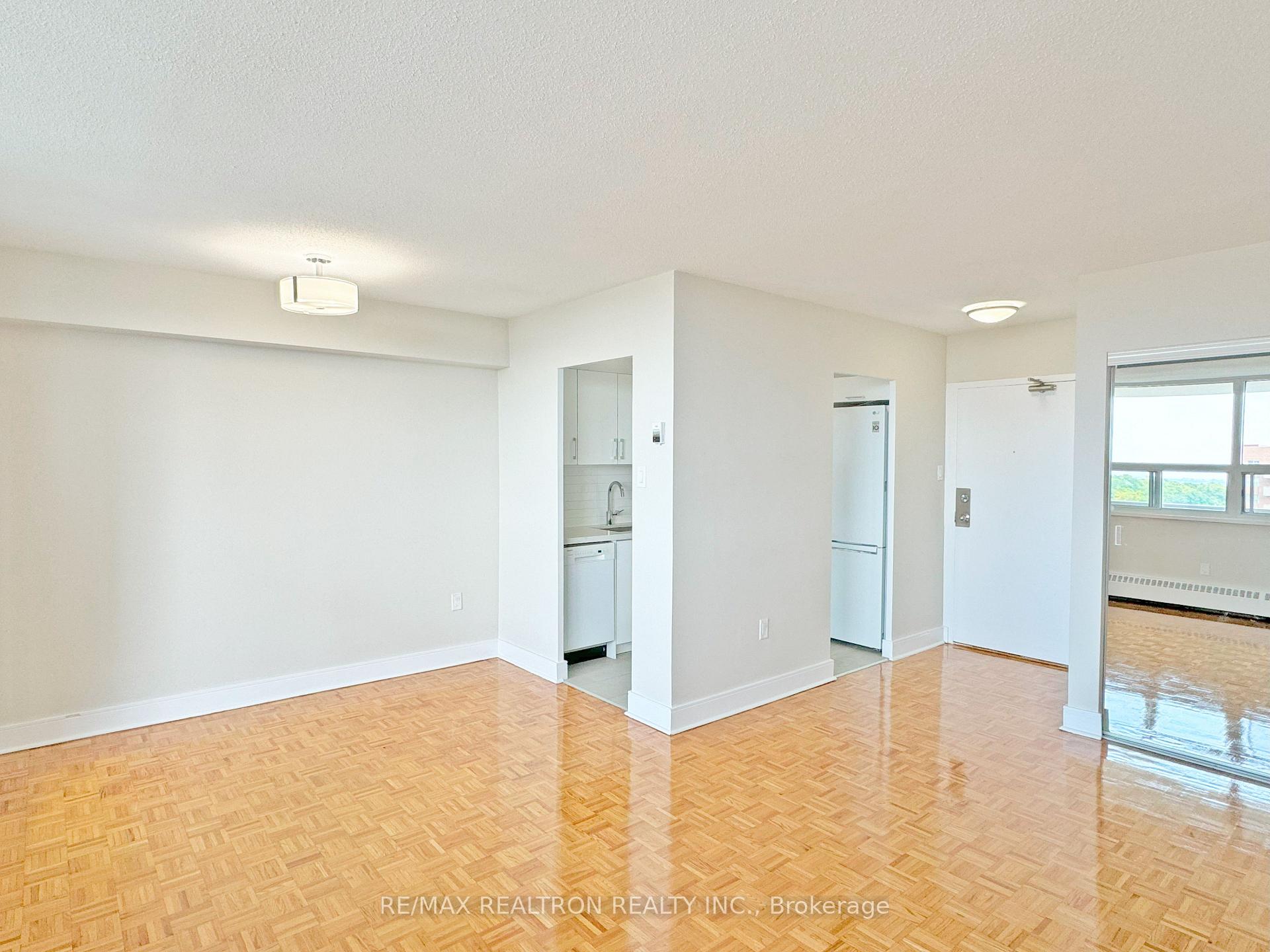 1500 Bathurst Street 1009, Toronto C03, ON M5P 3L3