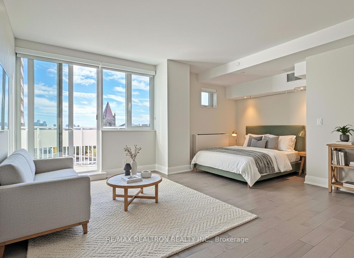 11 Walmer Road 409, Toronto C02, ON M5R 2W9