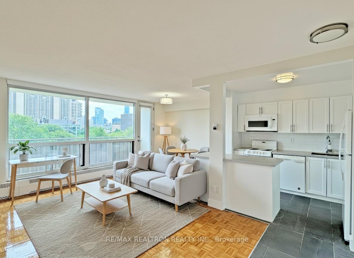 666 Spadina Avenue 903, Toronto C01, ON M5S 2H8
