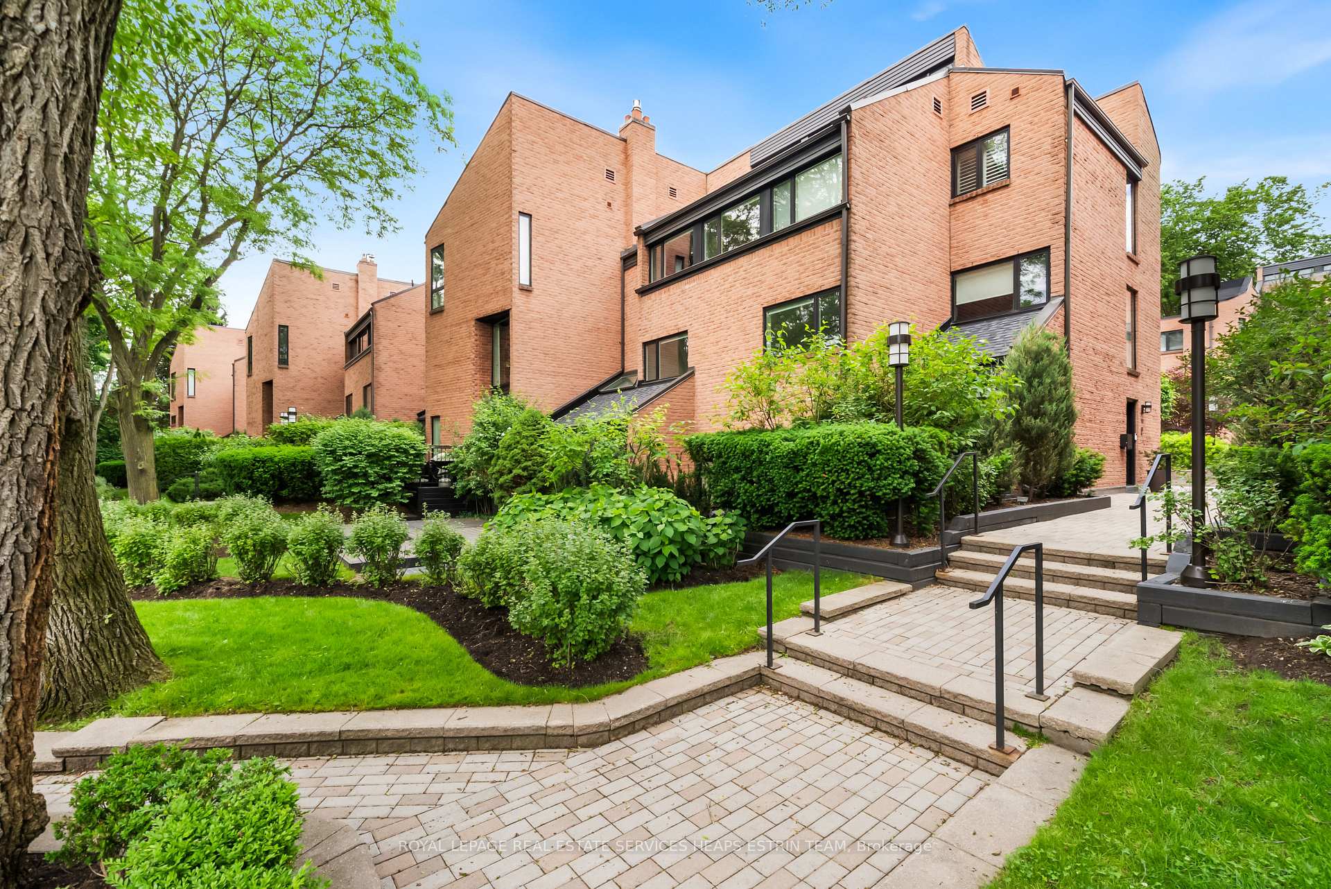 10 Walker Avenue 116, Toronto C02, ON M4V 1G2