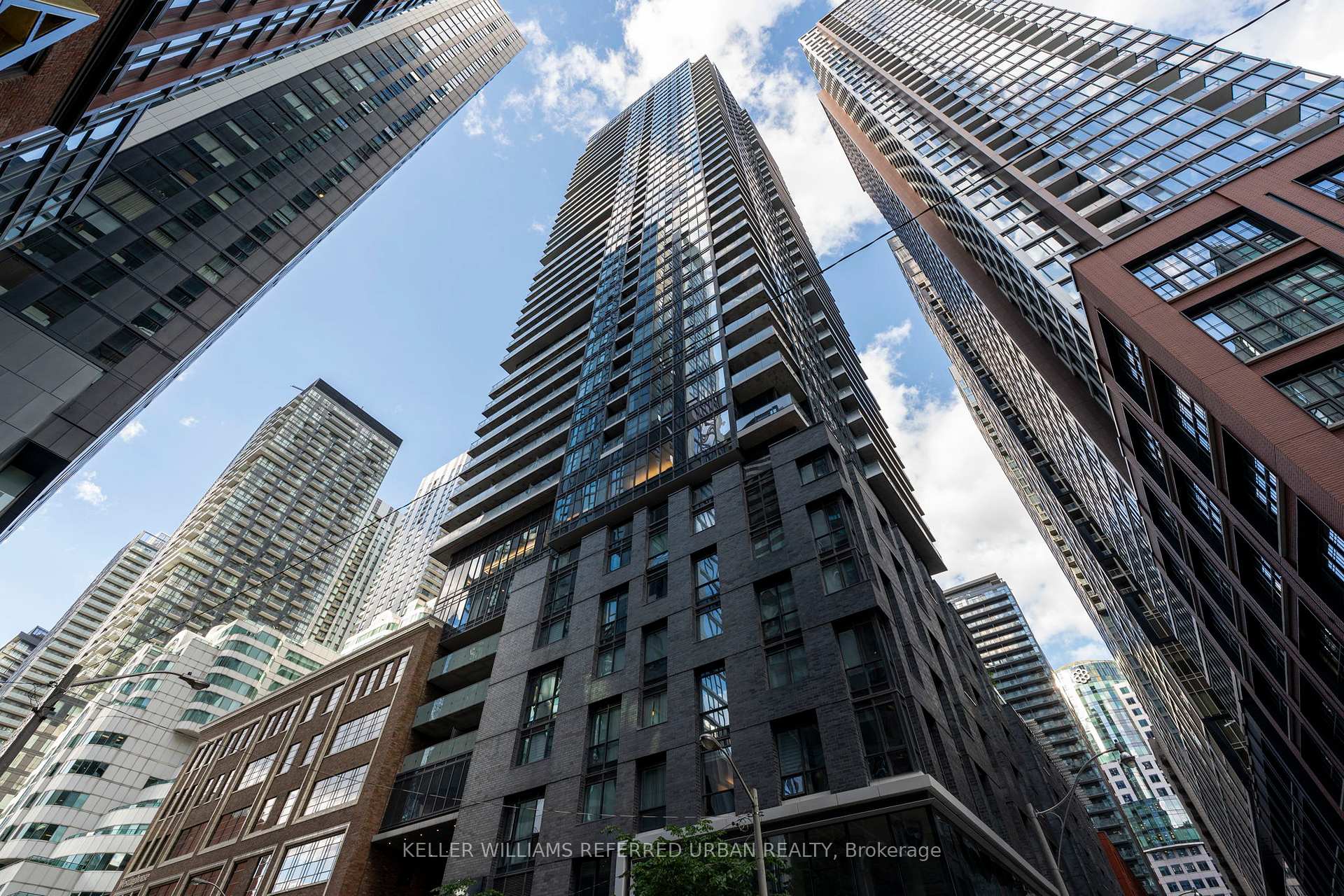 125 Blue Jays Way 4707, Toronto C01, ON M5V 0N5