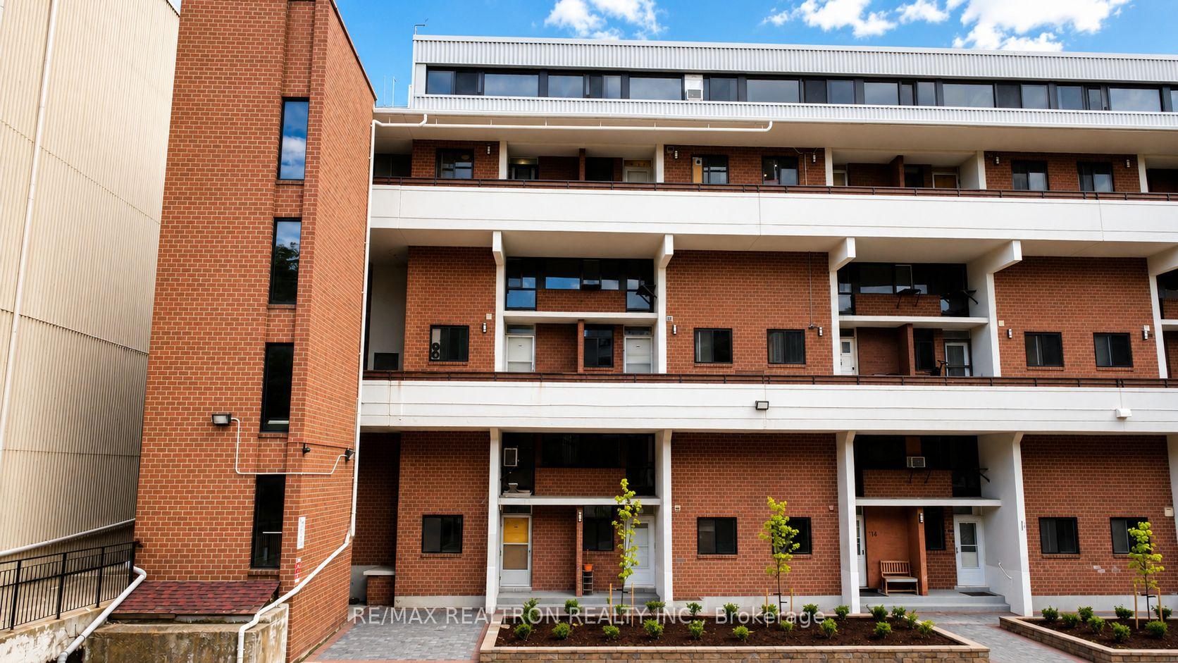125 Leeward Glenway 112, Toronto C11, ON M3C 2Z6