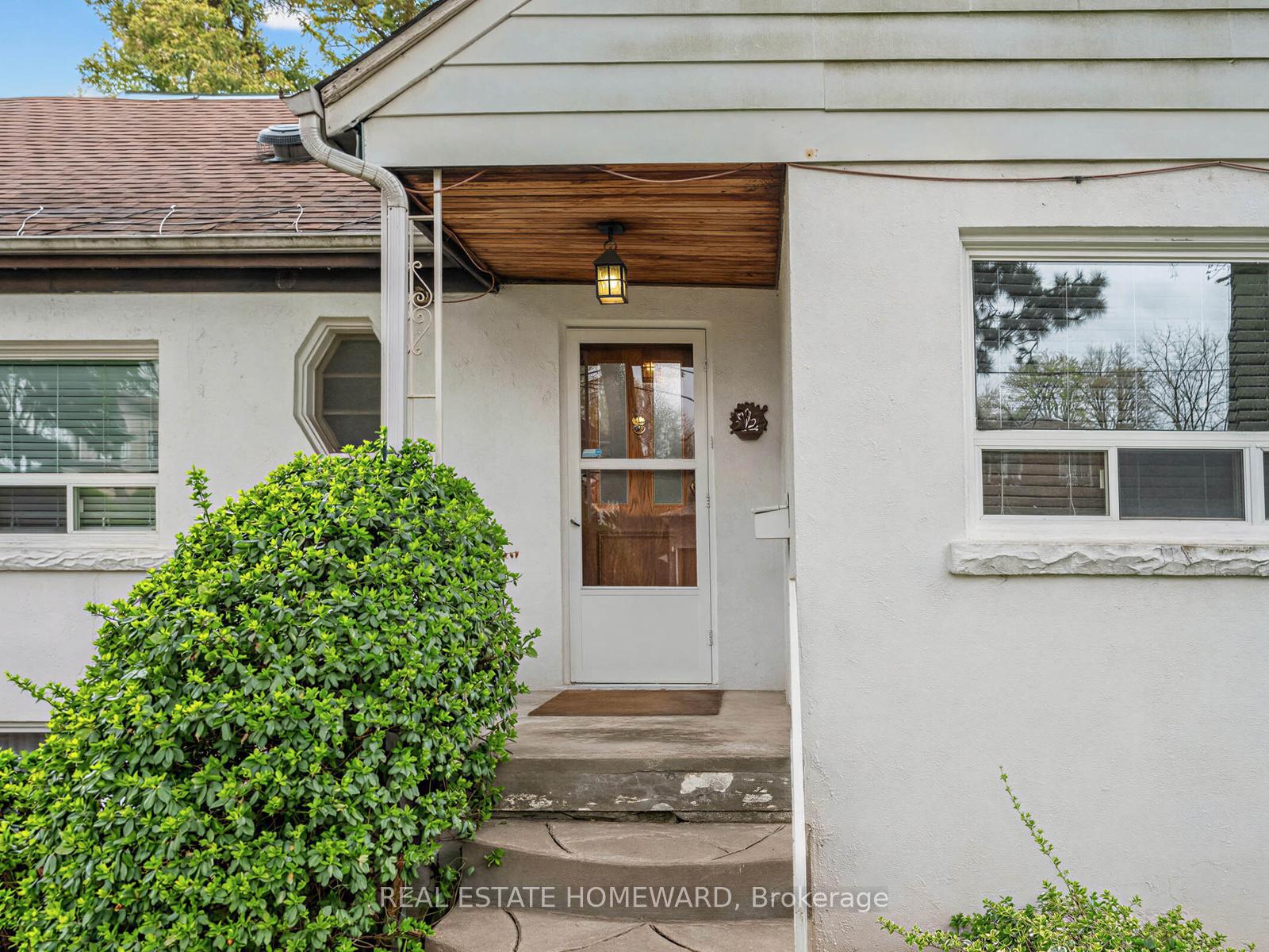 228 Pemberton Avenue, Toronto C14, ON M2M 1Y8